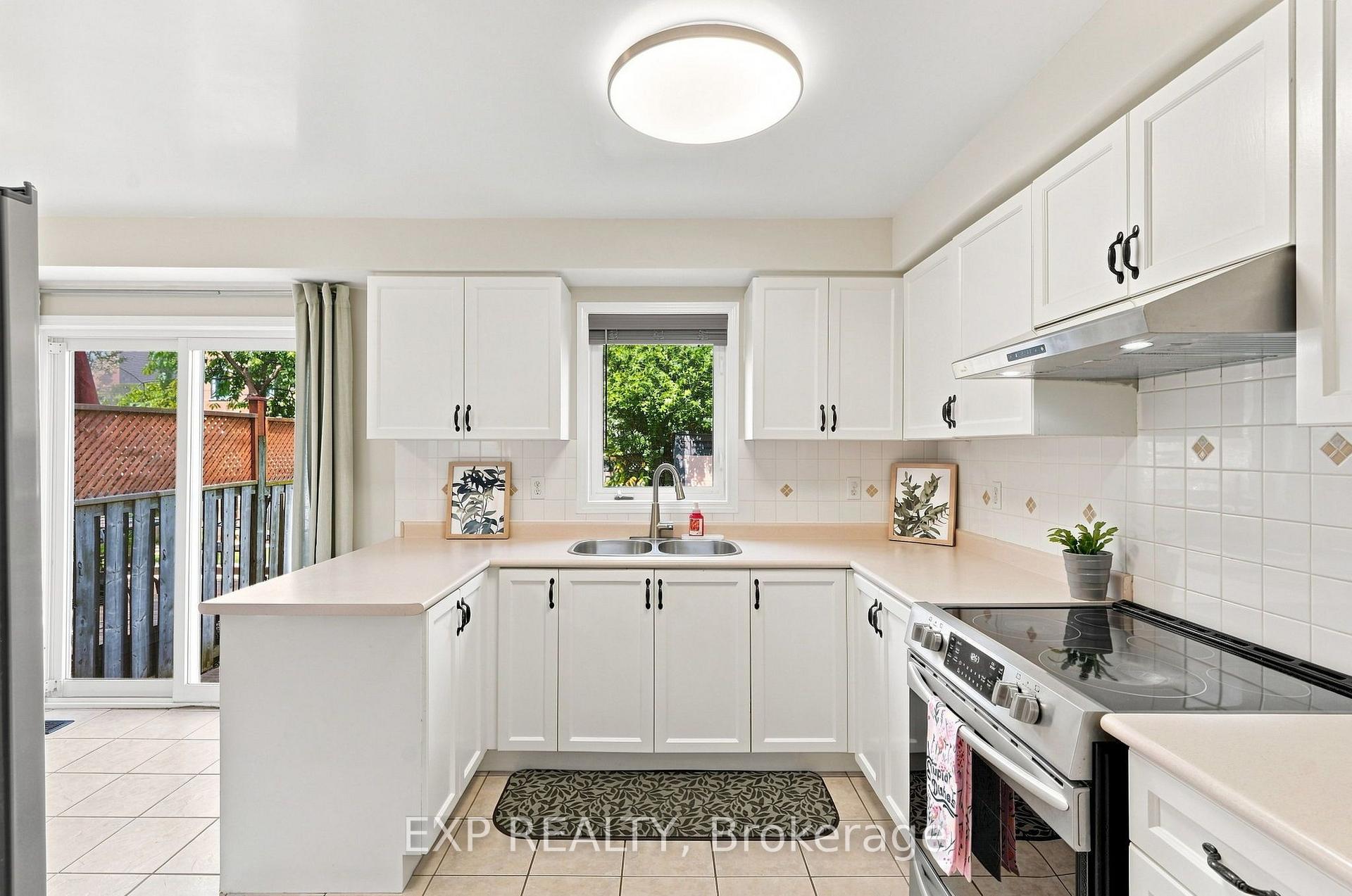 Photo 6 of 179 Sassafras Circle, Vaughan, Patterson — HOMEH