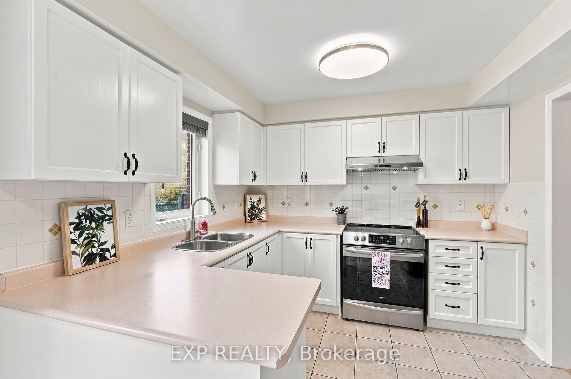 Photo 7 of 179 Sassafras Circle, Vaughan, Patterson — HOMEH