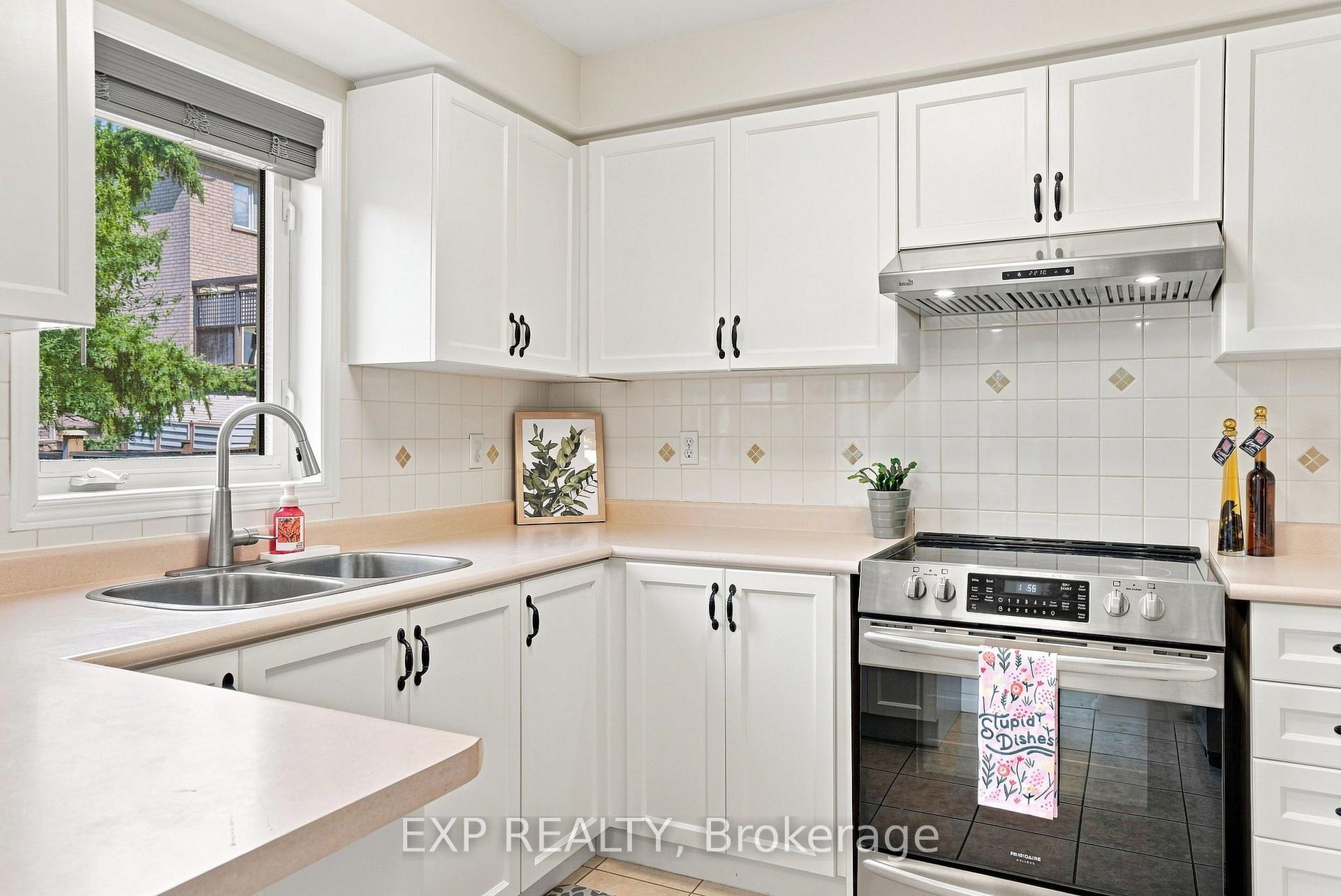 Photo 8 of 179 Sassafras Circle, Vaughan, Patterson — HOMEH