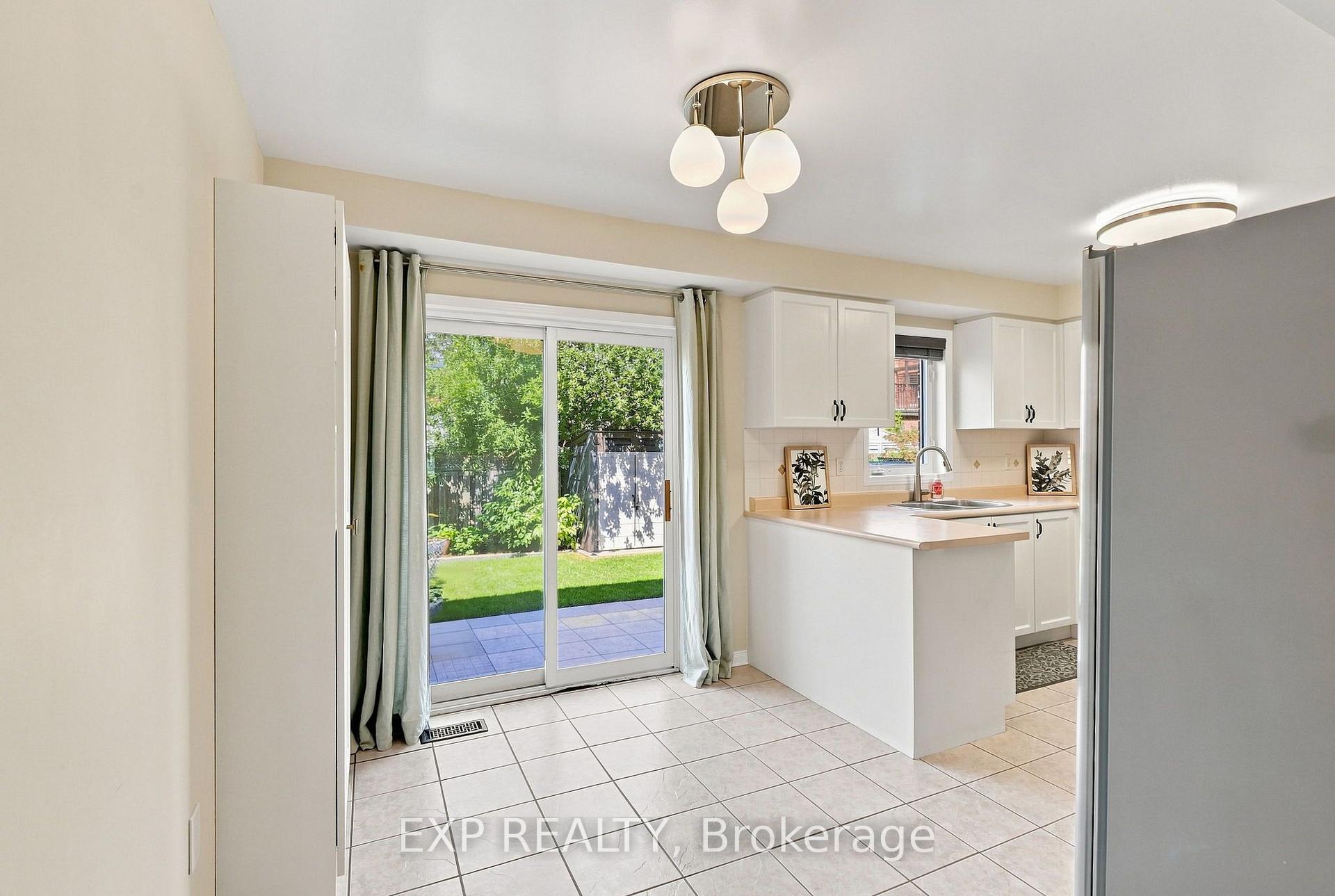 Photo 12 of 179 Sassafras Circle, Vaughan, Patterson — HOMEH