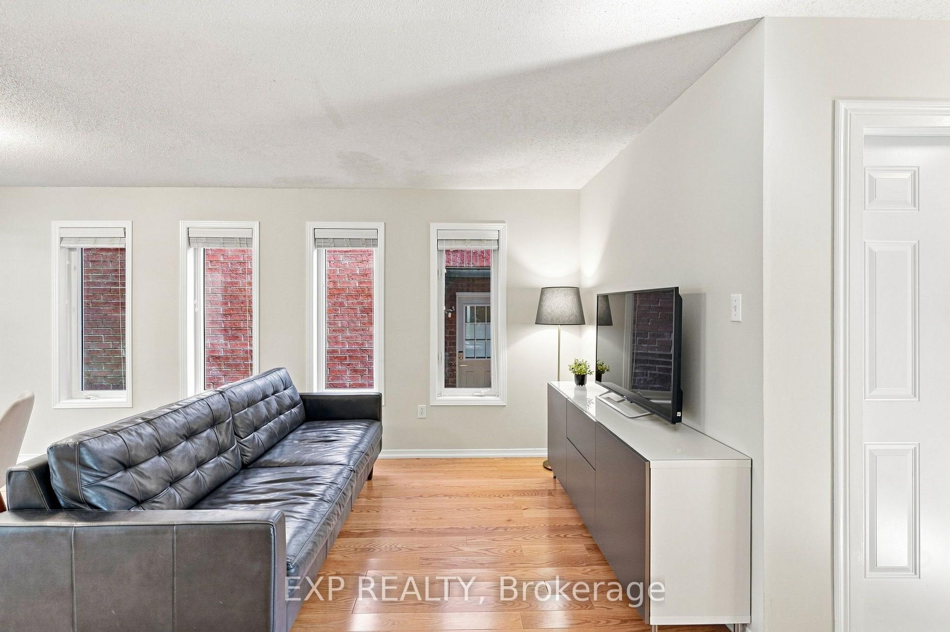 Photo 16 of 179 Sassafras Circle, Vaughan, Patterson — HOMEH