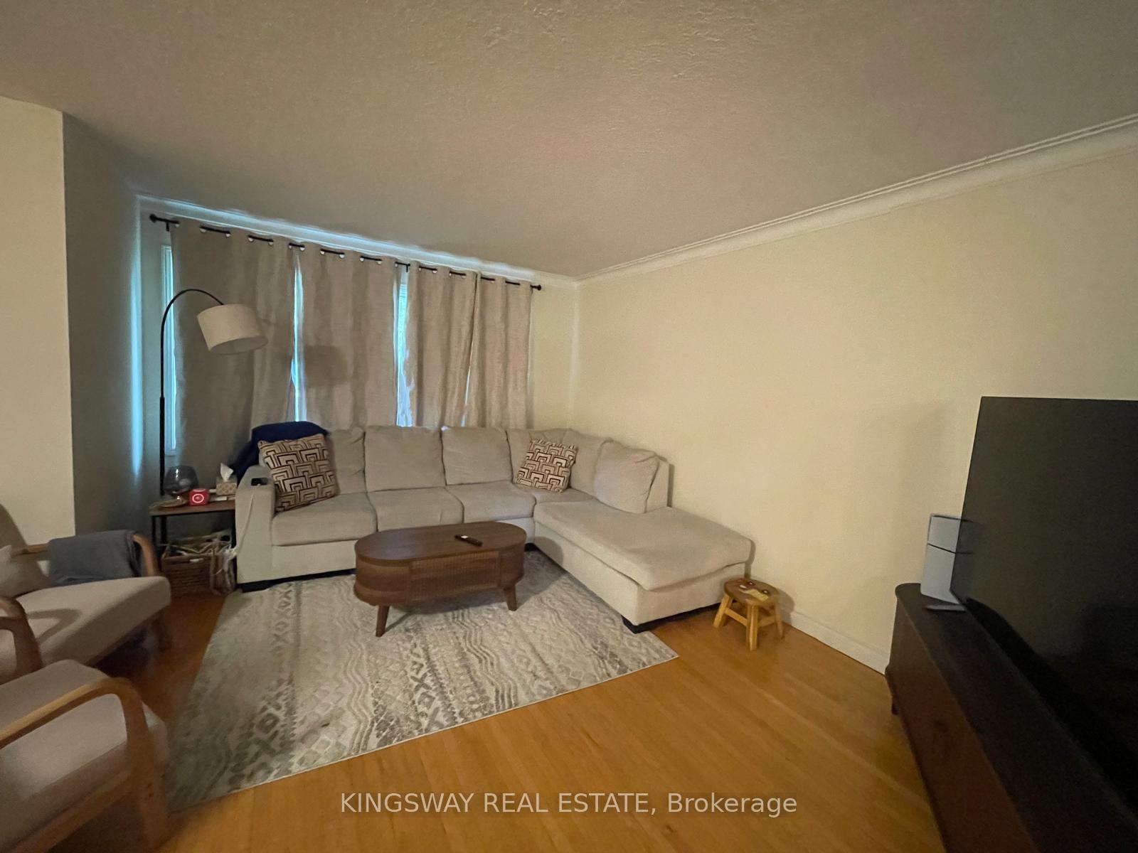 Photo 10 of 16 Plainsman Road, Mississauga, Streetsville — HOMEH