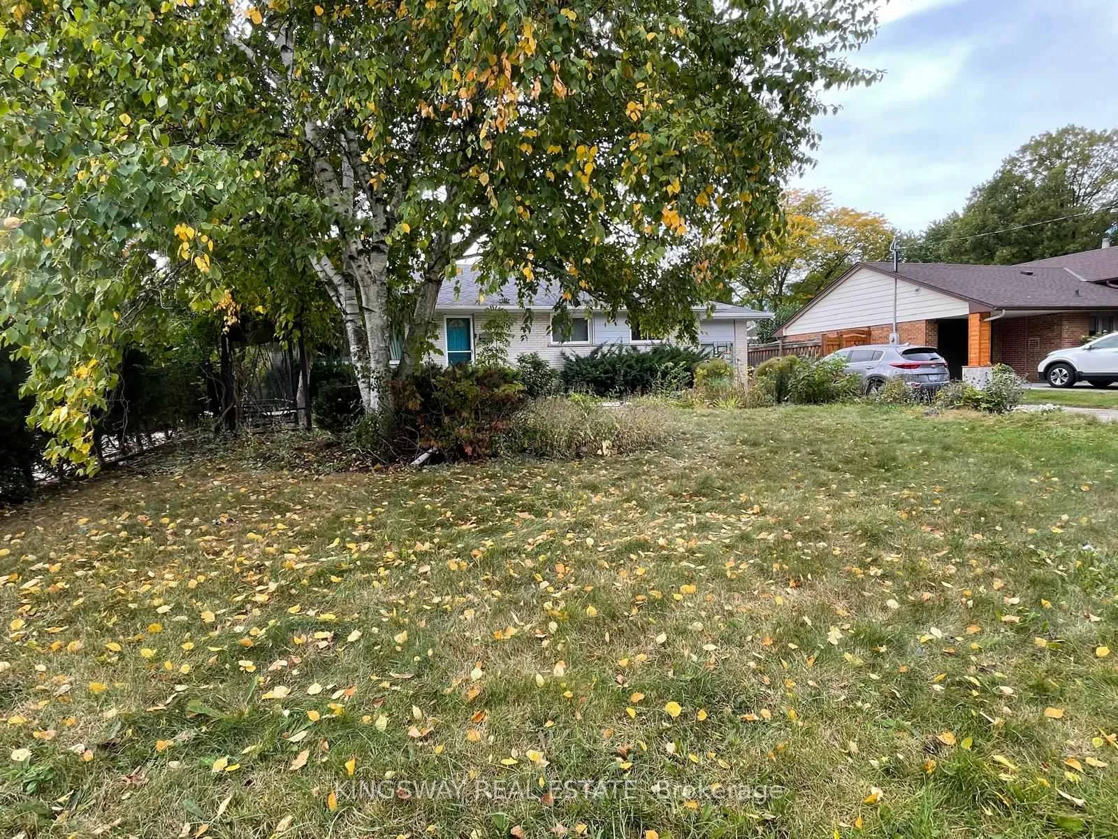 Photo 2 of 16 Plainsman Road, Mississauga, Streetsville — HOMEH