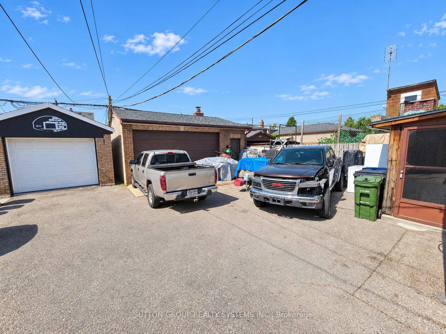 Photo 11 of 158 Blackthorn Avenue, Toronto, Weston-Pellam Park — HOMEH