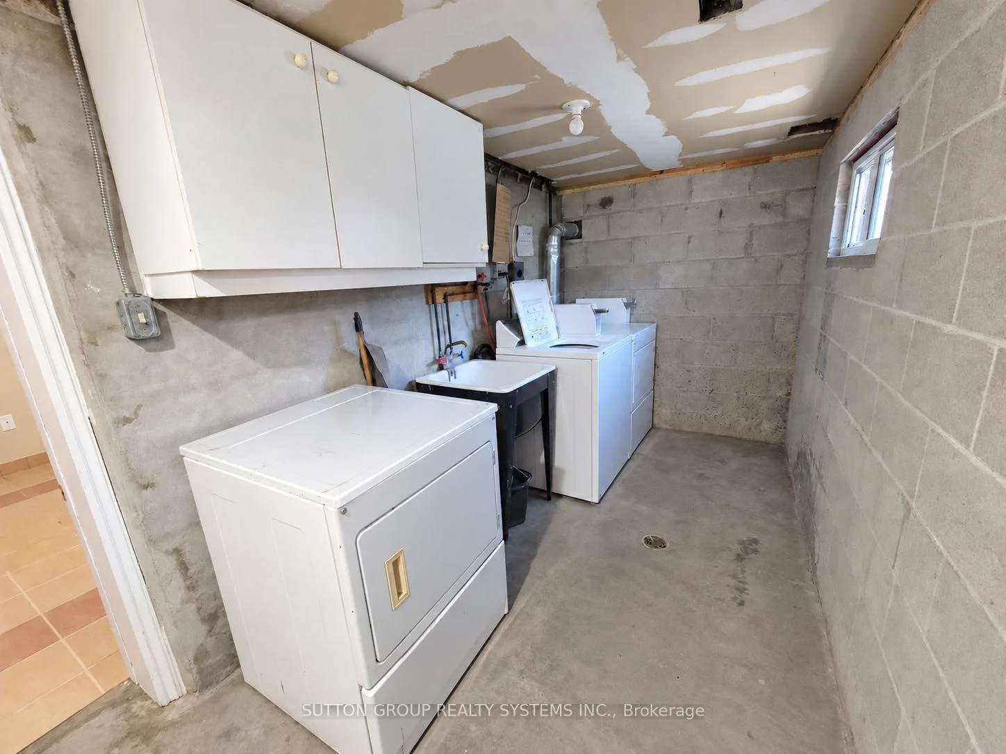 Photo 9 of 158 Blackthorn Avenue, Toronto, Weston-Pellam Park — HOMEH