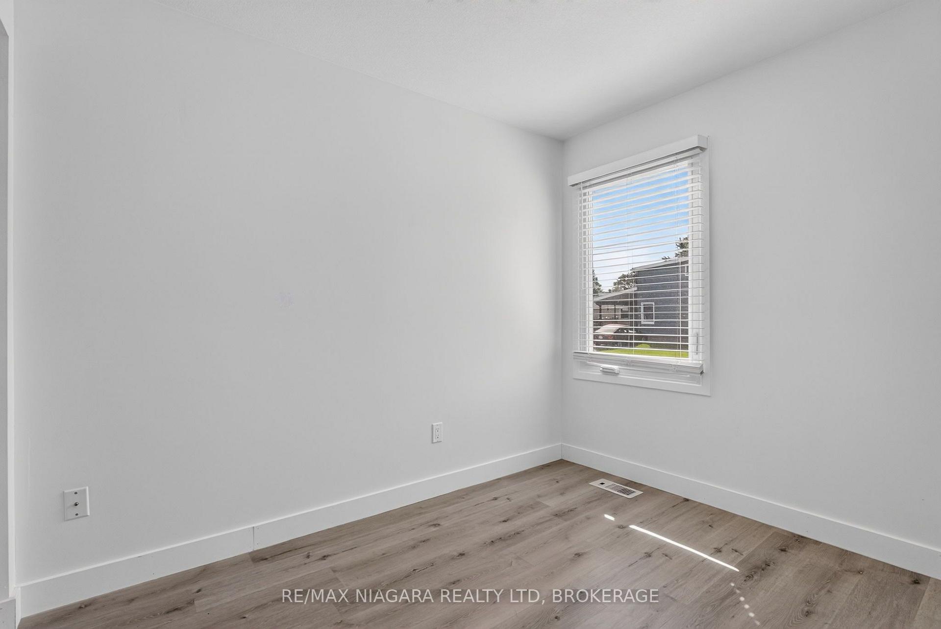 Photo 10 of 10 Churchill Avenue, Welland, Lincoln/Crowland — HOMEH