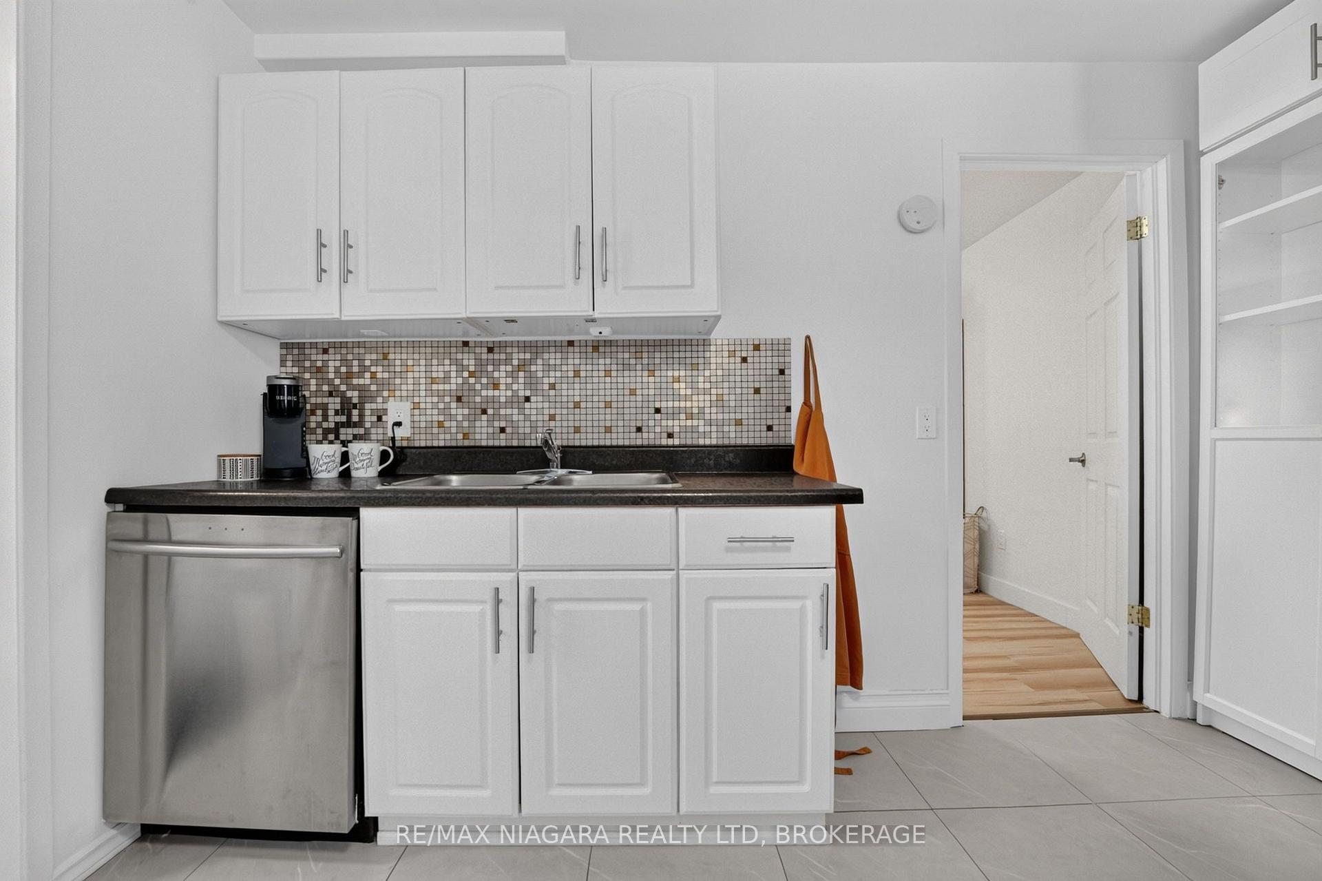 Photo 19 of 10 Churchill Avenue, Welland, Lincoln/Crowland — HOMEH