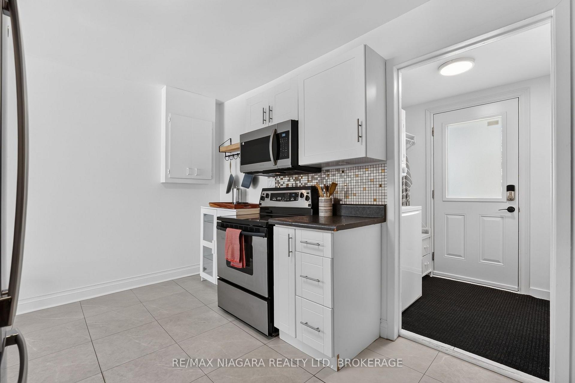 Photo 21 of 10 Churchill Avenue, Welland, Lincoln/Crowland — HOMEH