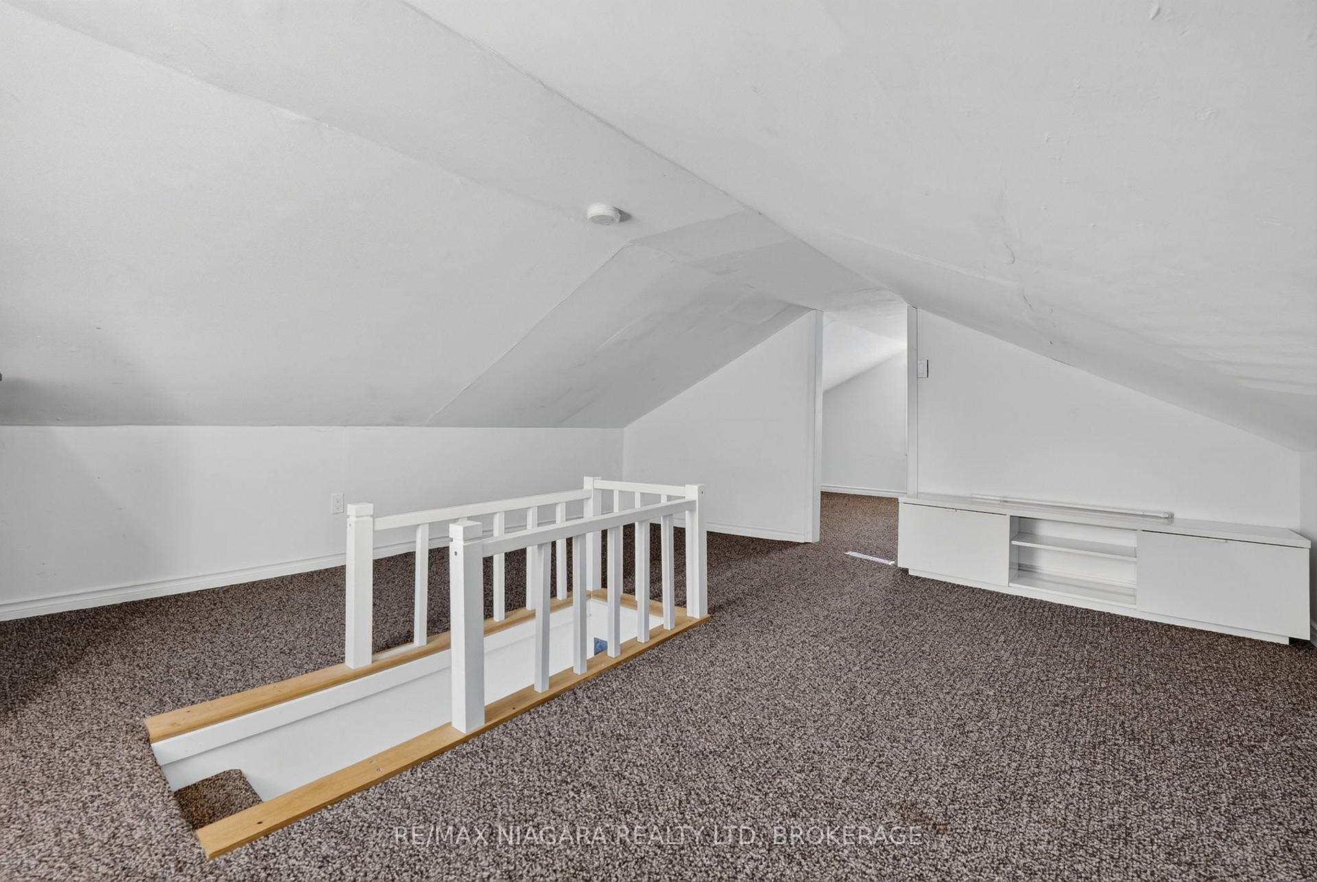 Photo 30 of 10 Churchill Avenue, Welland, Lincoln/Crowland — HOMEH