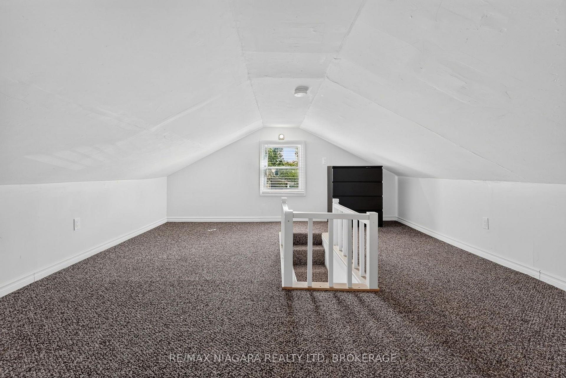 Photo 32 of 10 Churchill Avenue, Welland, Lincoln/Crowland — HOMEH