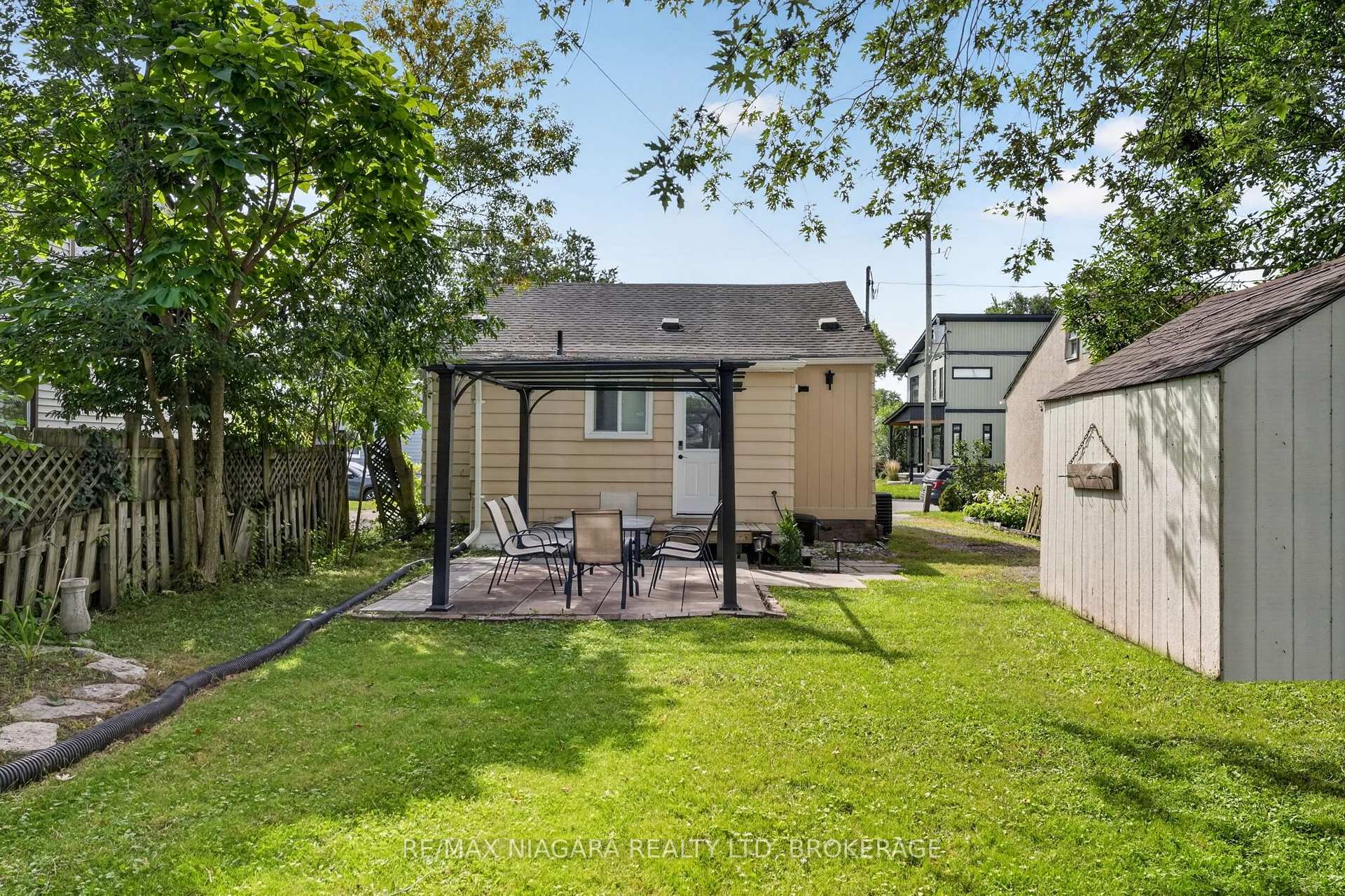 Photo 42 of 10 Churchill Avenue, Welland, Lincoln/Crowland — HOMEH