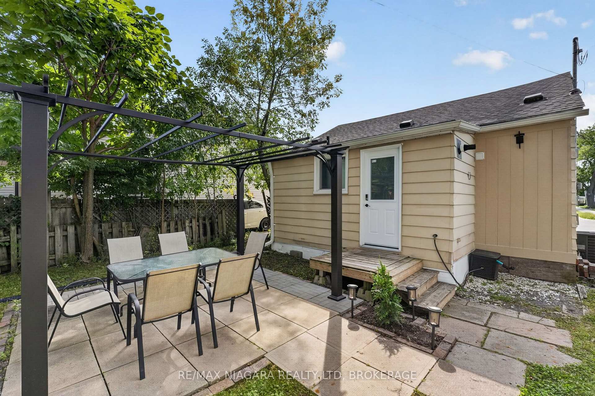 Photo 43 of 10 Churchill Avenue, Welland, Lincoln/Crowland — HOMEH