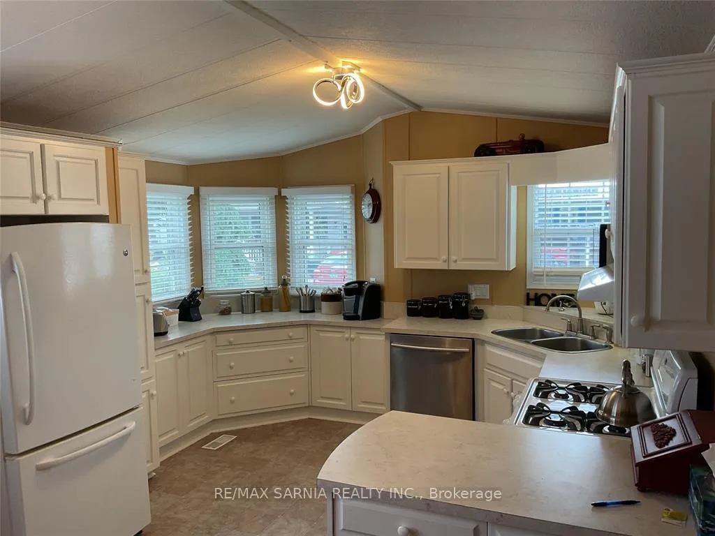 Photo 6 of Unit 266, 5700 Blackwell Side Road E, Sarnia — HOMEH