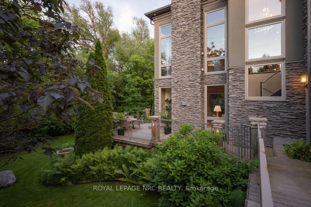Photo 3 of 164A Lakeshore Road, St. Catharines, Vine/Linwell — HOMEH