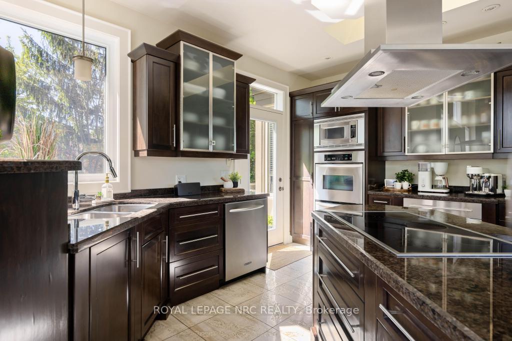 Photo 17 of 164A Lakeshore Road, St. Catharines, Vine/Linwell — HOMEH