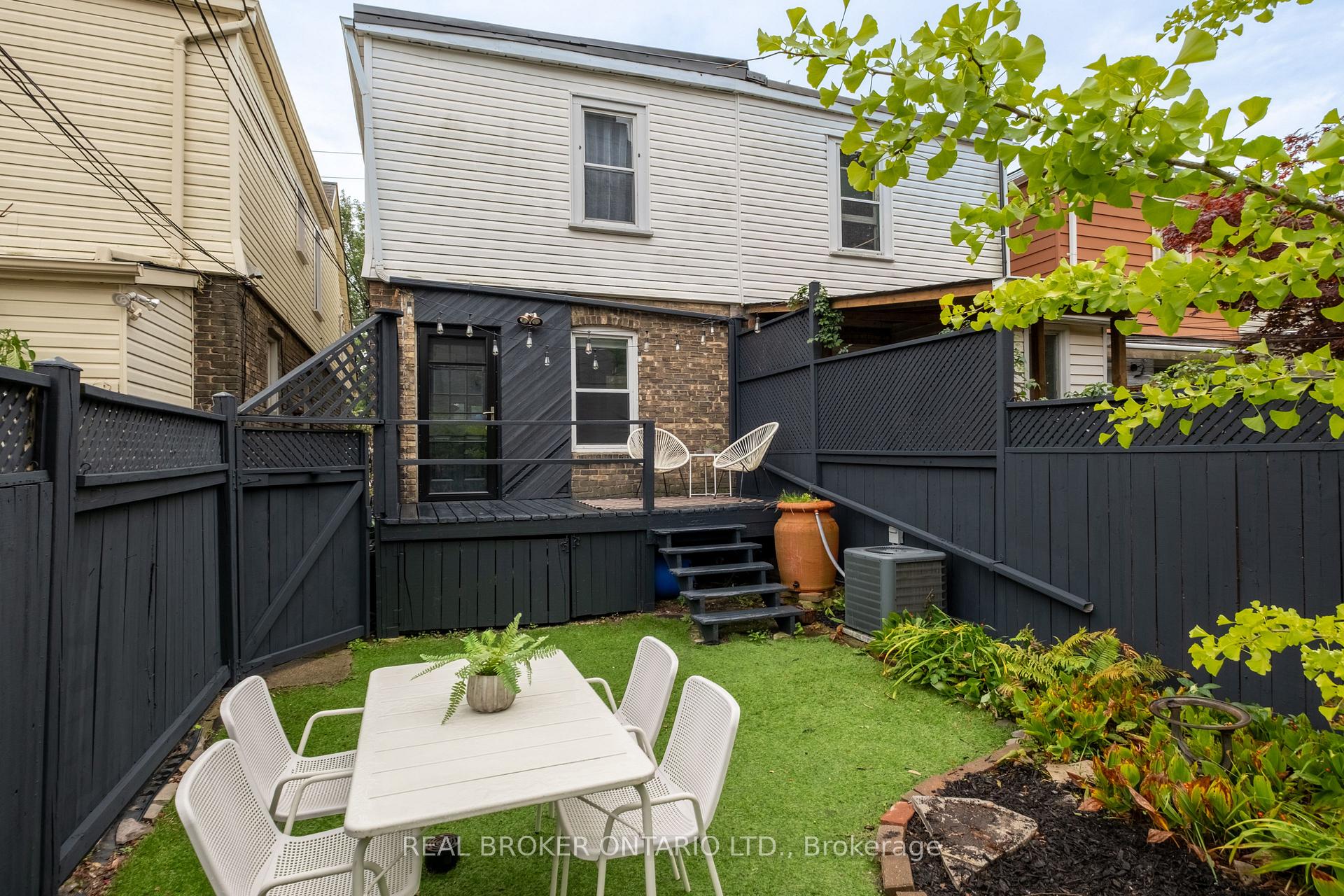 Photo 18 of 22 Stephenson Avenue, Toronto, East End-Danforth — HOMEH
