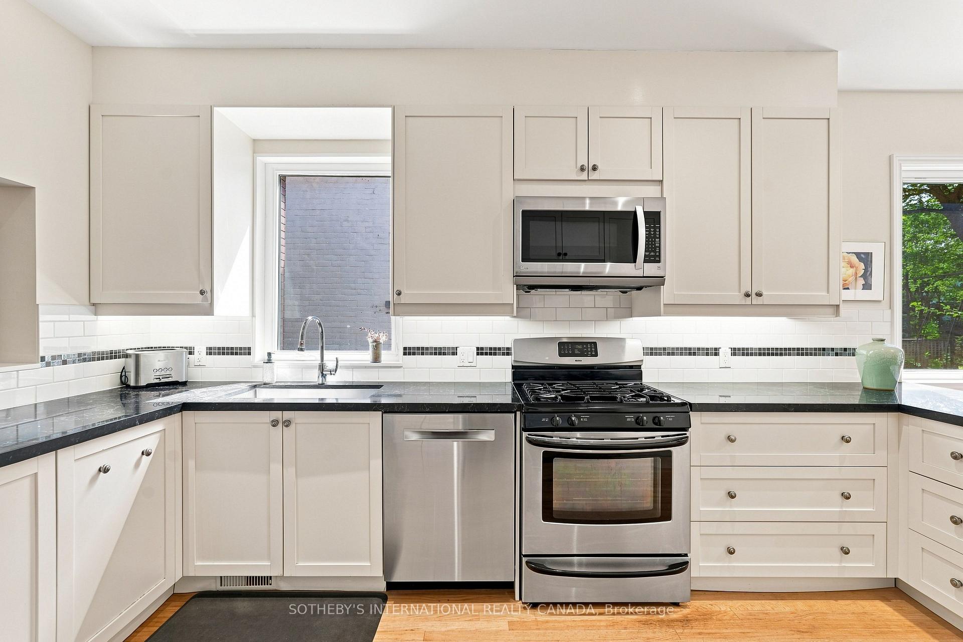 Photo 7 of 356 Howland Avenue, Toronto, Casa Loma — HOMEH