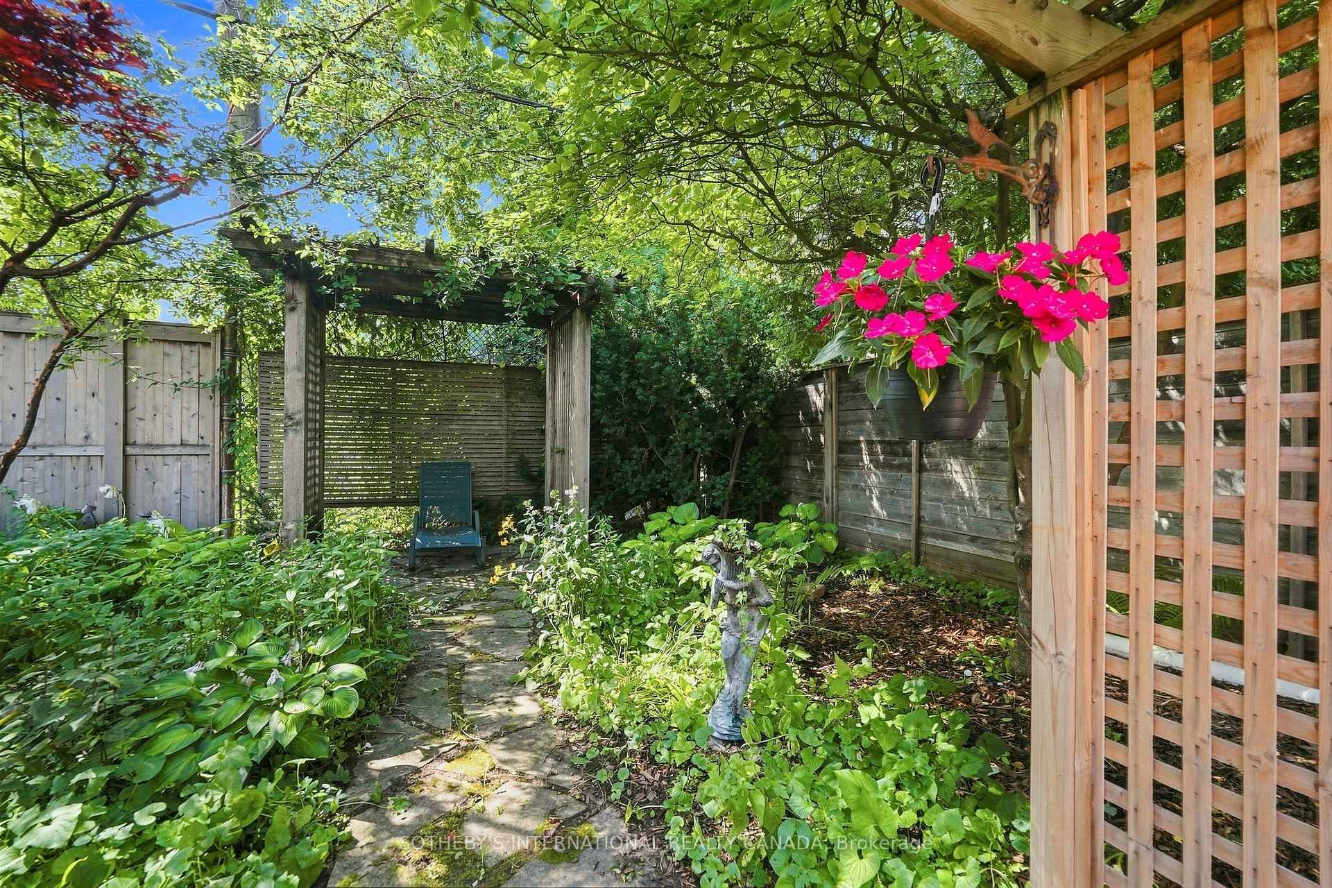 Photo 23 of 356 Howland Avenue, Toronto, Casa Loma — HOMEH