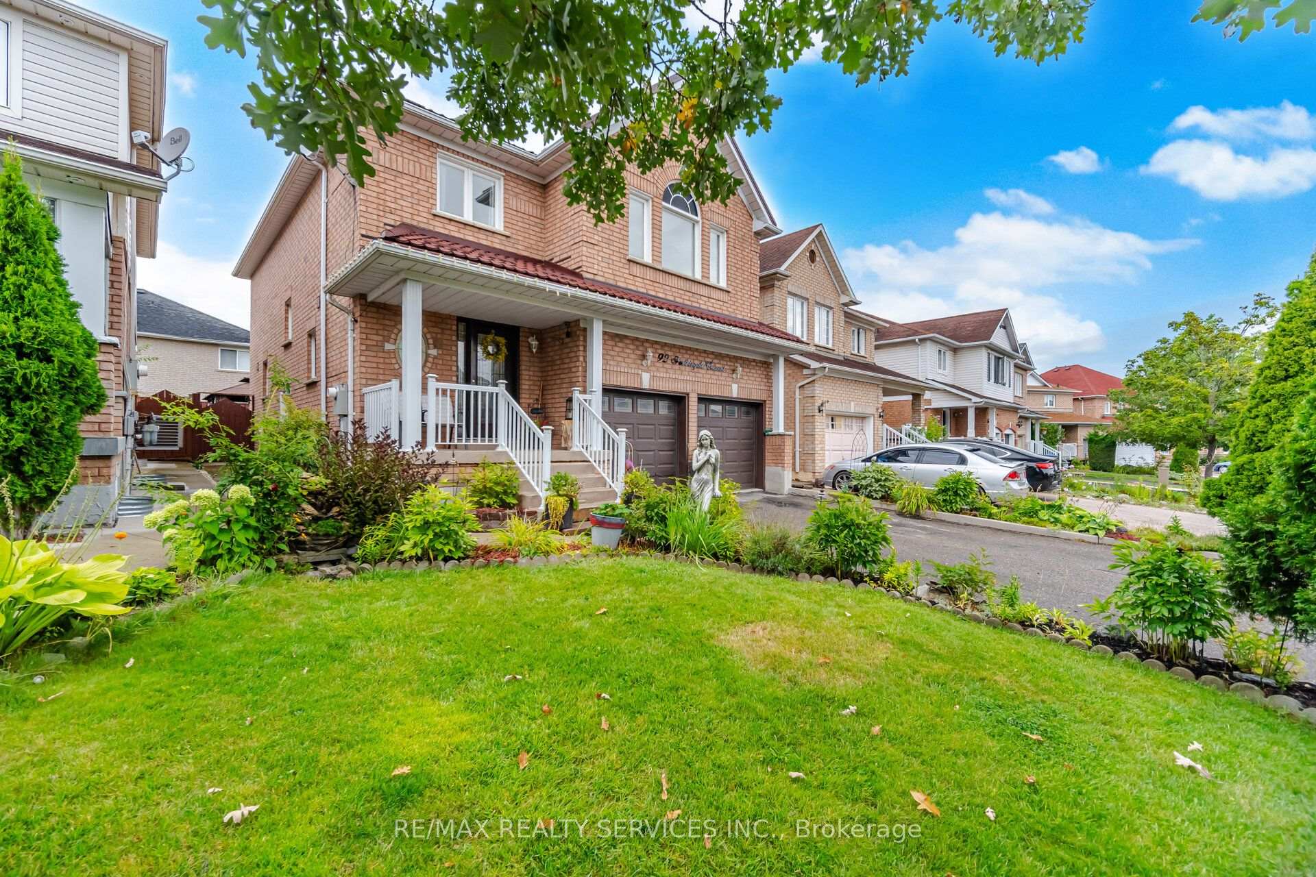 Photo 2 of 92 Farthingale Crescent, Brampton, Fletcher's Meadow — HOMEH
