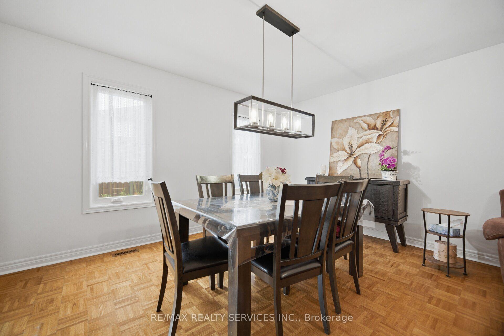 Photo 13 of 92 Farthingale Crescent, Brampton, Fletcher's Meadow — HOMEH