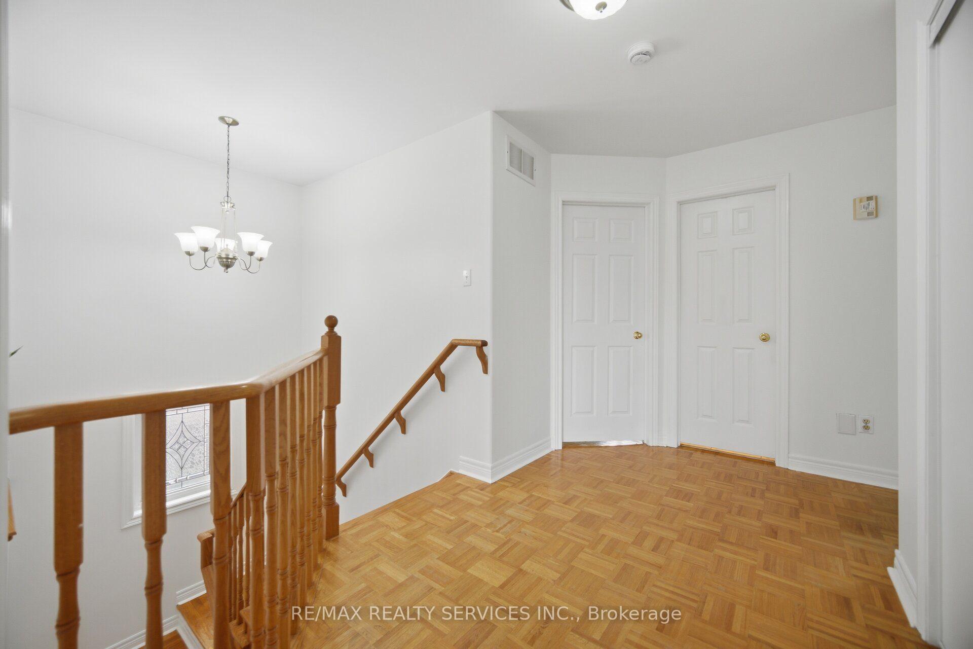 Photo 16 of 92 Farthingale Crescent, Brampton, Fletcher's Meadow — HOMEH