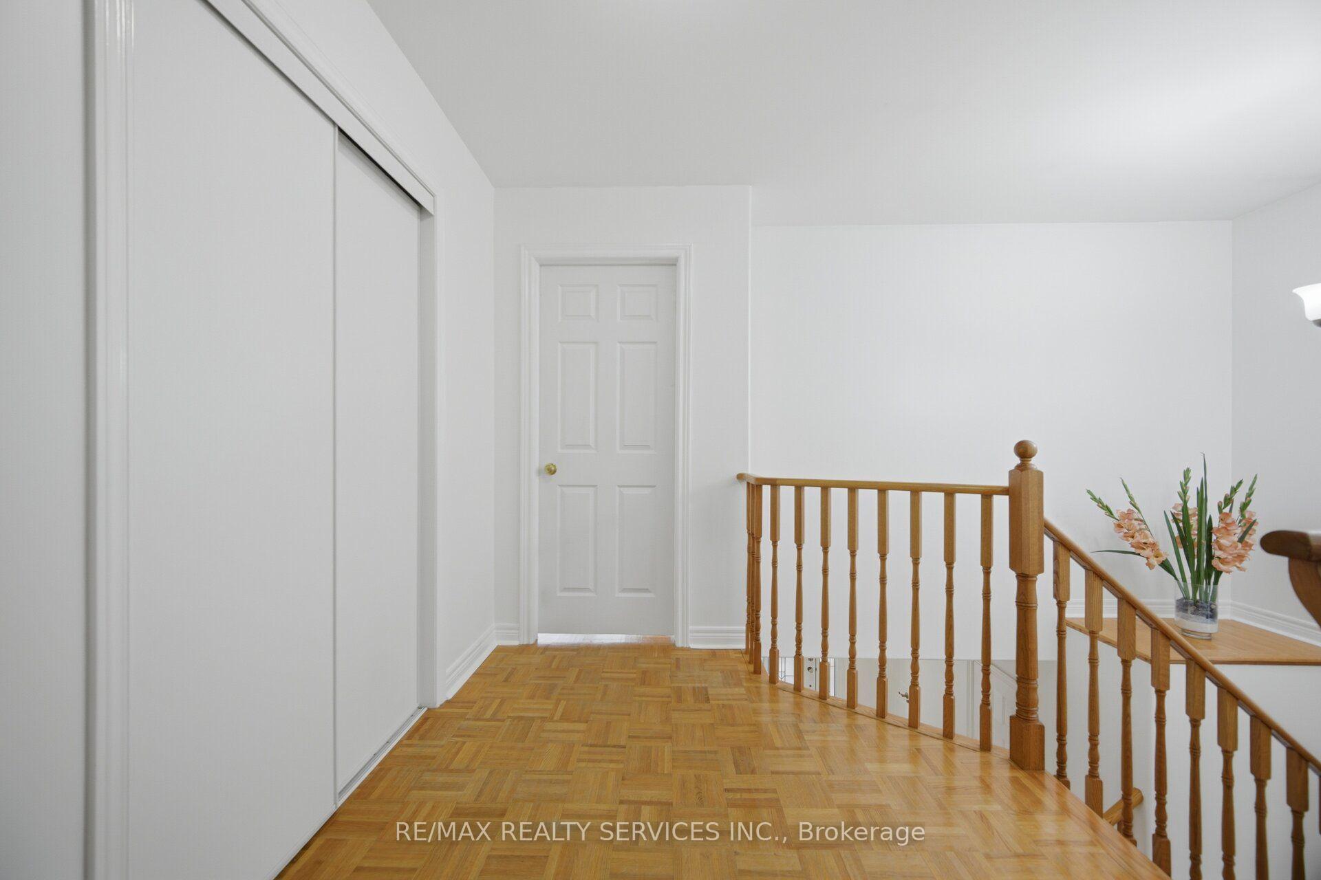 Photo 17 of 92 Farthingale Crescent, Brampton, Fletcher's Meadow — HOMEH
