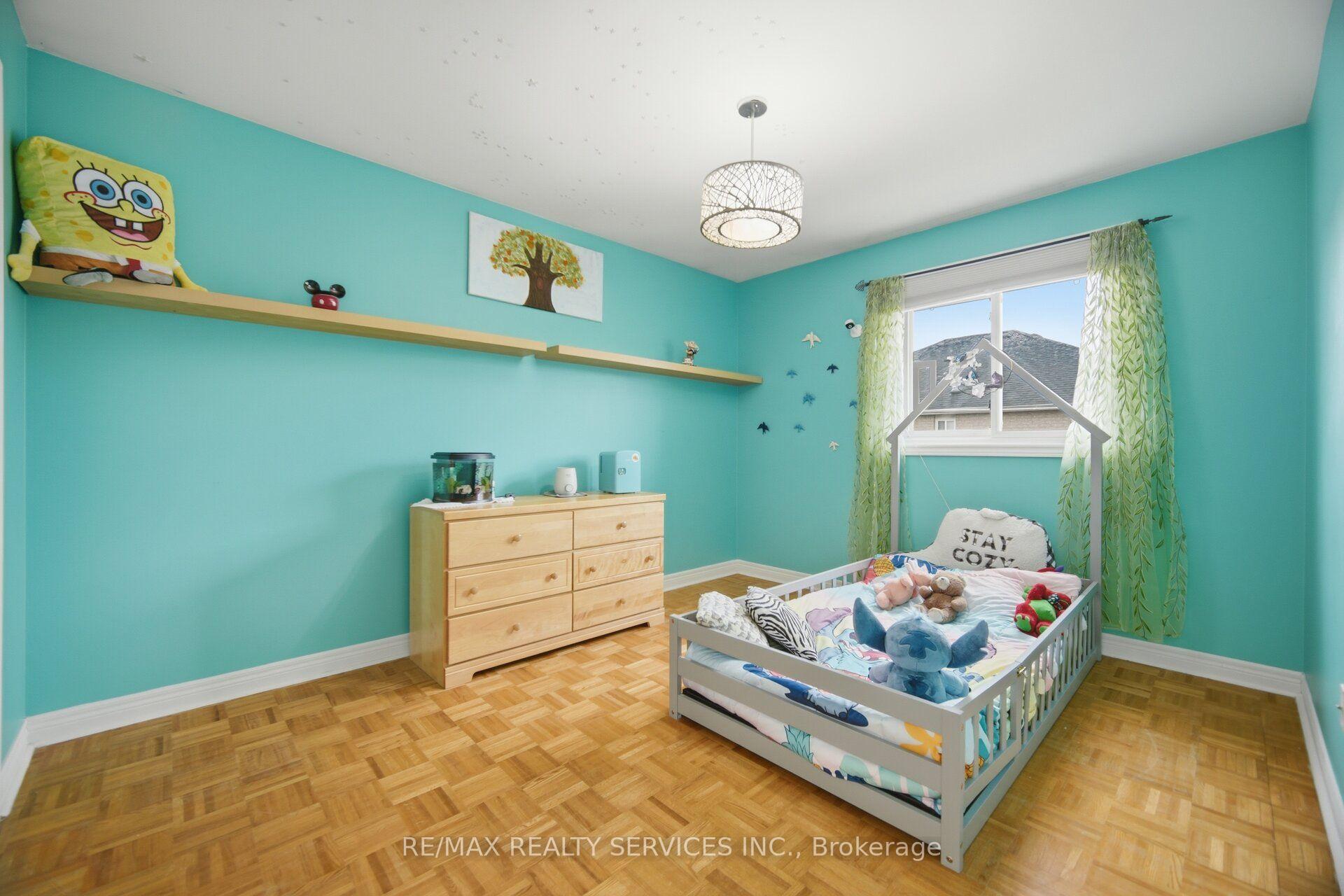 Photo 25 of 92 Farthingale Crescent, Brampton, Fletcher's Meadow — HOMEH