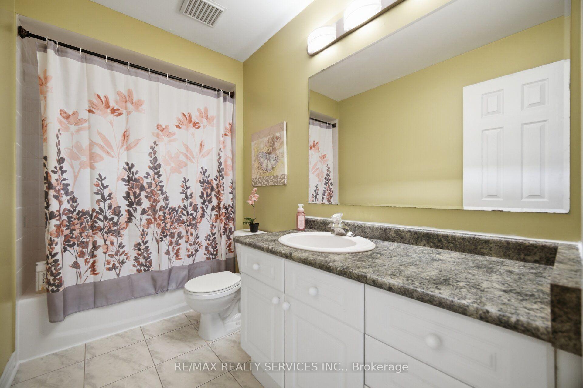 Photo 26 of 92 Farthingale Crescent, Brampton, Fletcher's Meadow — HOMEH
