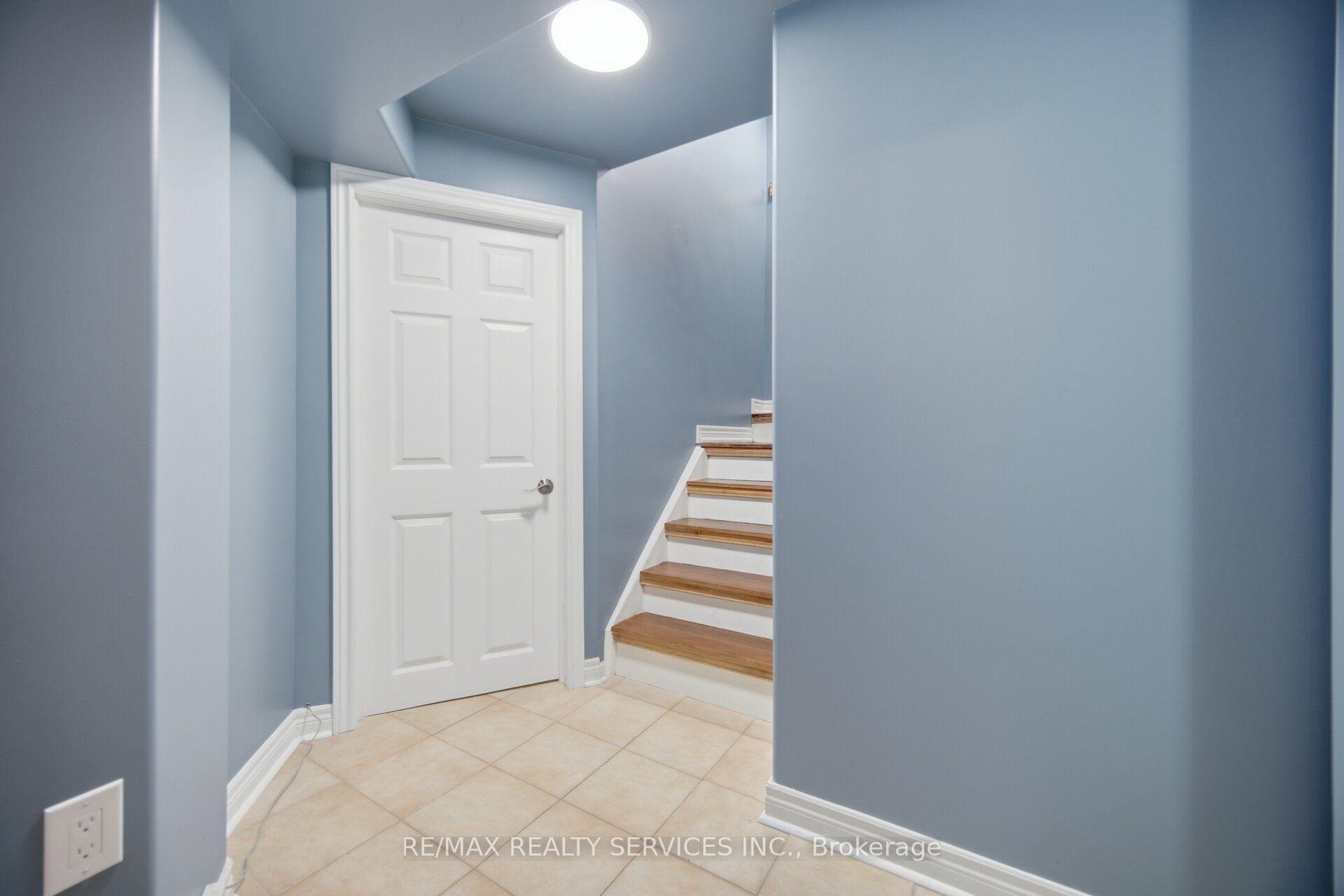 Photo 29 of 92 Farthingale Crescent, Brampton, Fletcher's Meadow — HOMEH