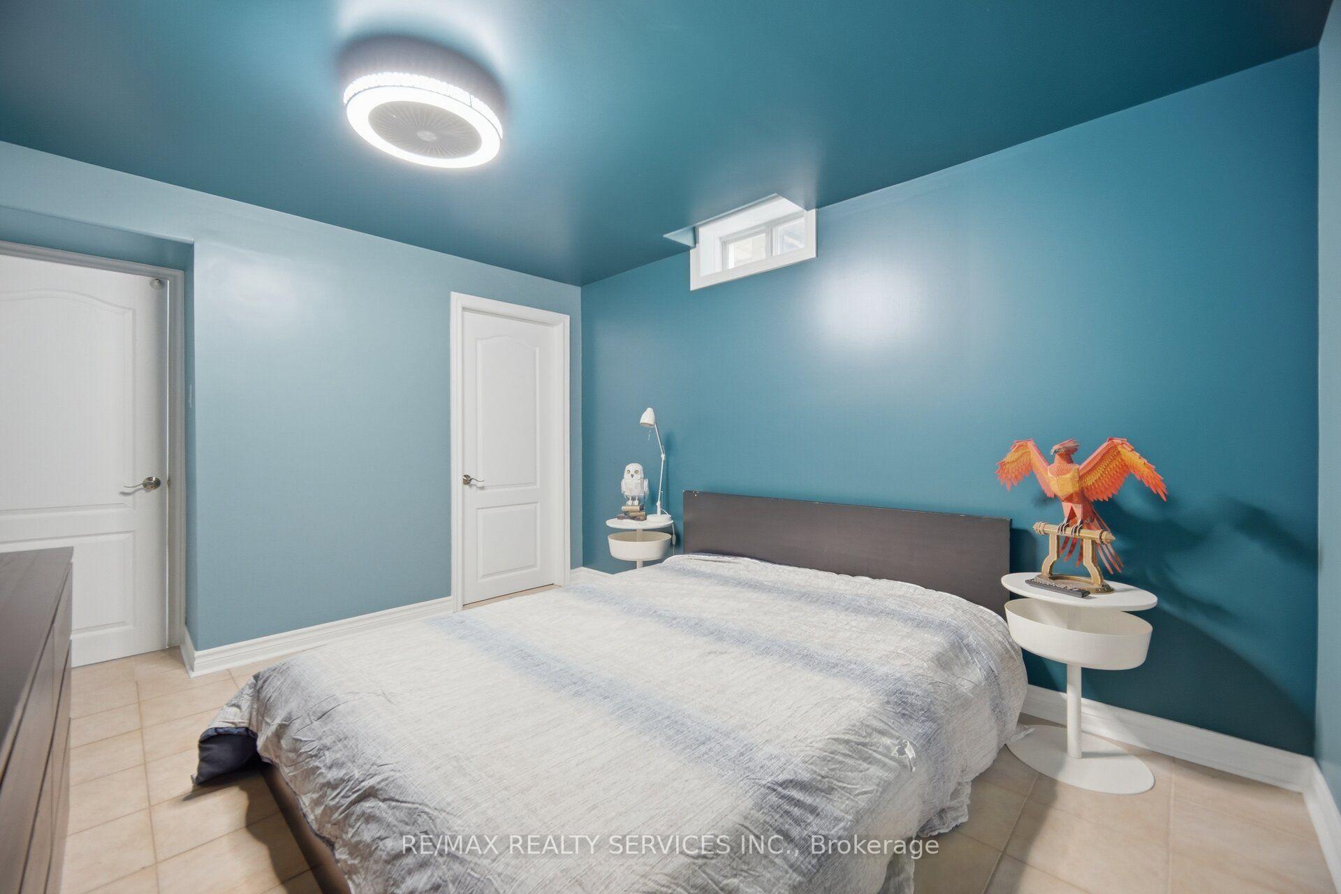 Photo 35 of 92 Farthingale Crescent, Brampton, Fletcher's Meadow — HOMEH