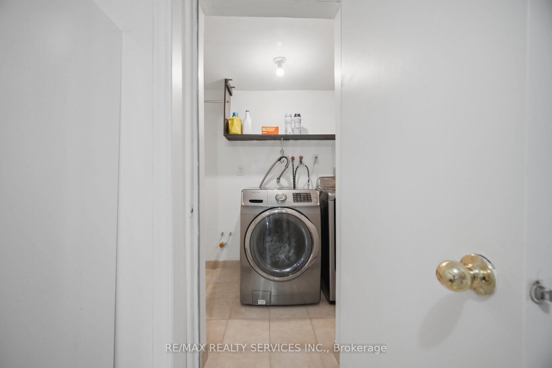 Photo 40 of 92 Farthingale Crescent, Brampton, Fletcher's Meadow — HOMEH