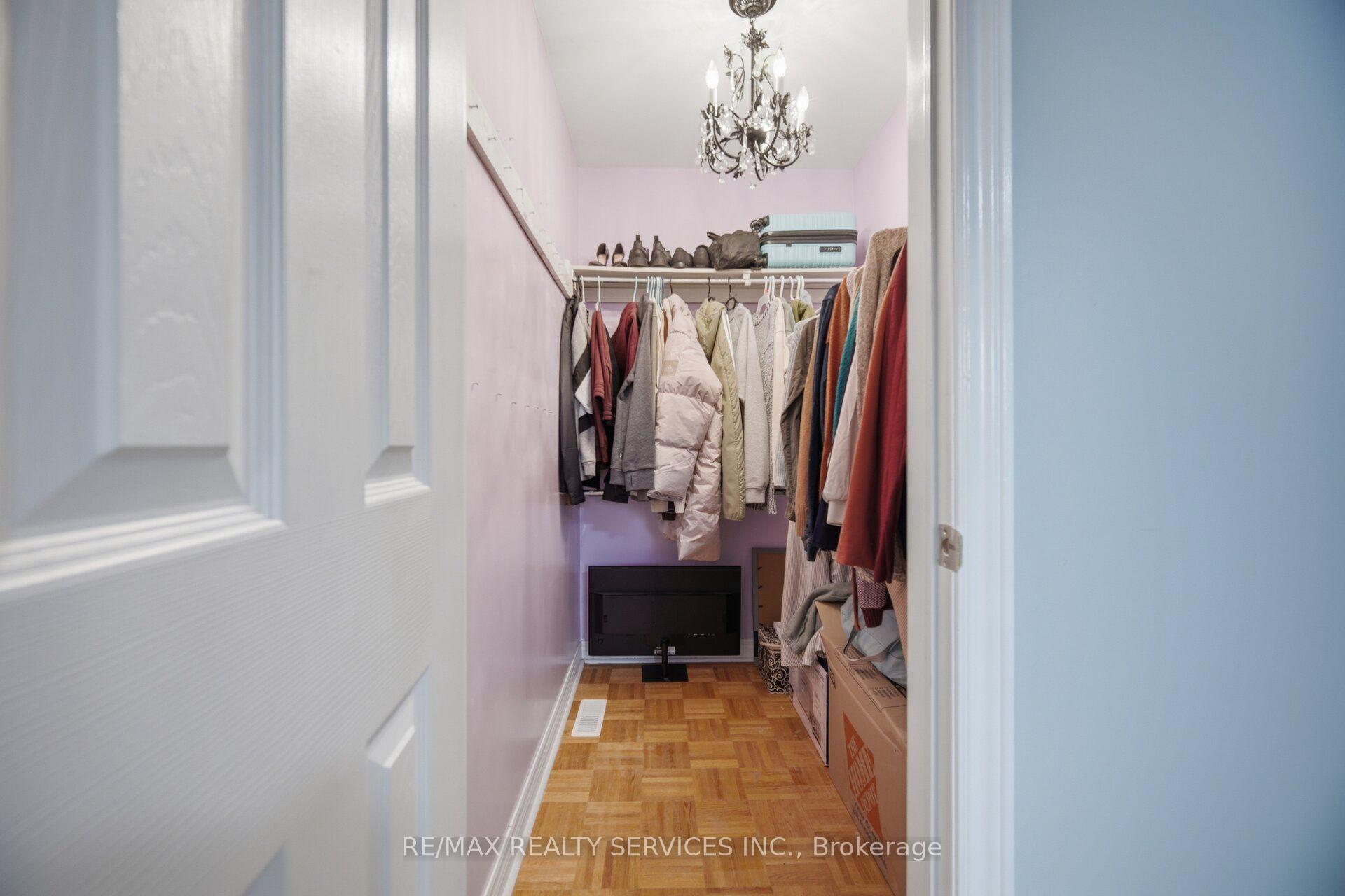 Photo 42 of 92 Farthingale Crescent, Brampton, Fletcher's Meadow — HOMEH