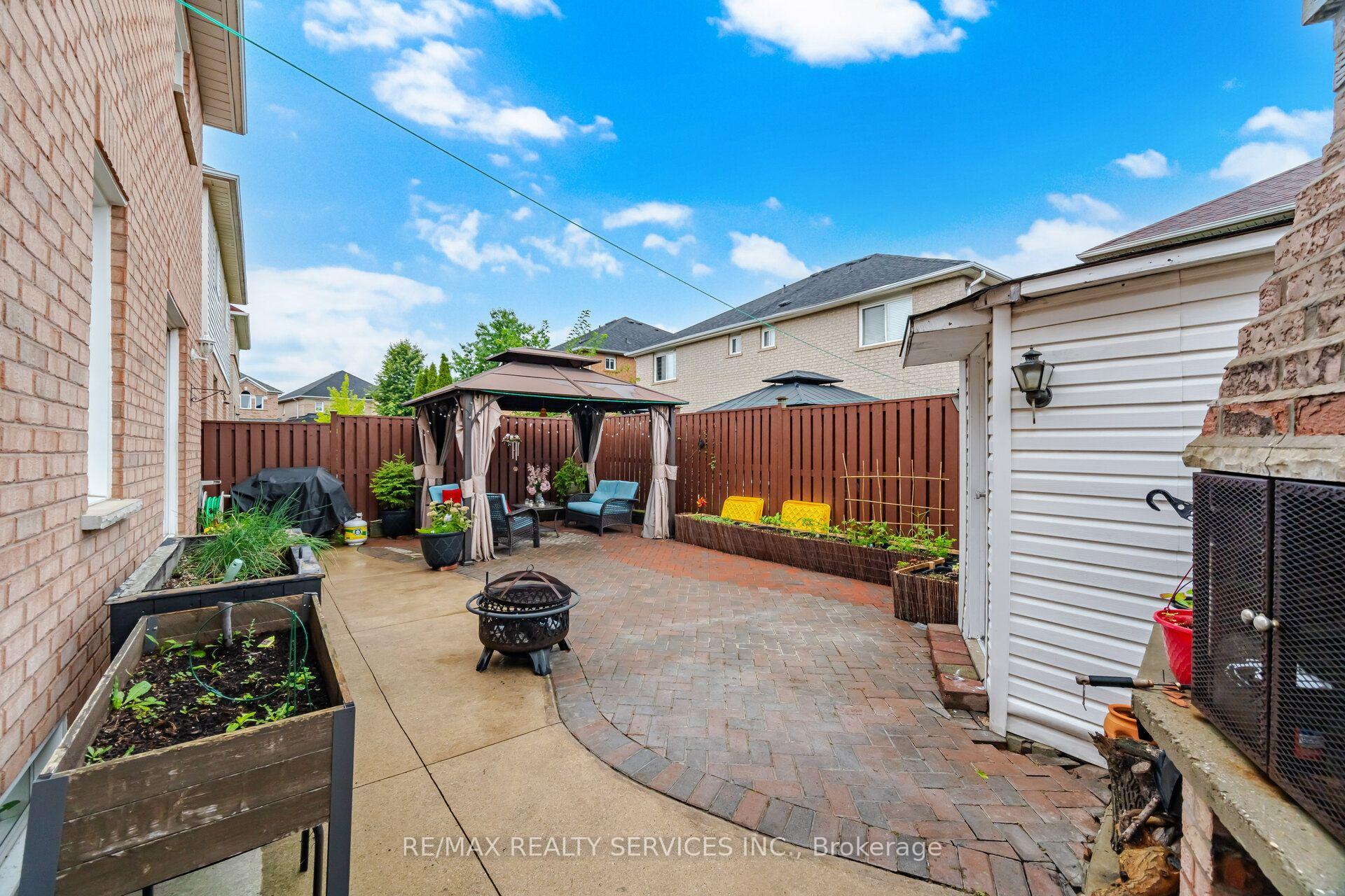 Photo 45 of 92 Farthingale Crescent, Brampton, Fletcher's Meadow — HOMEH