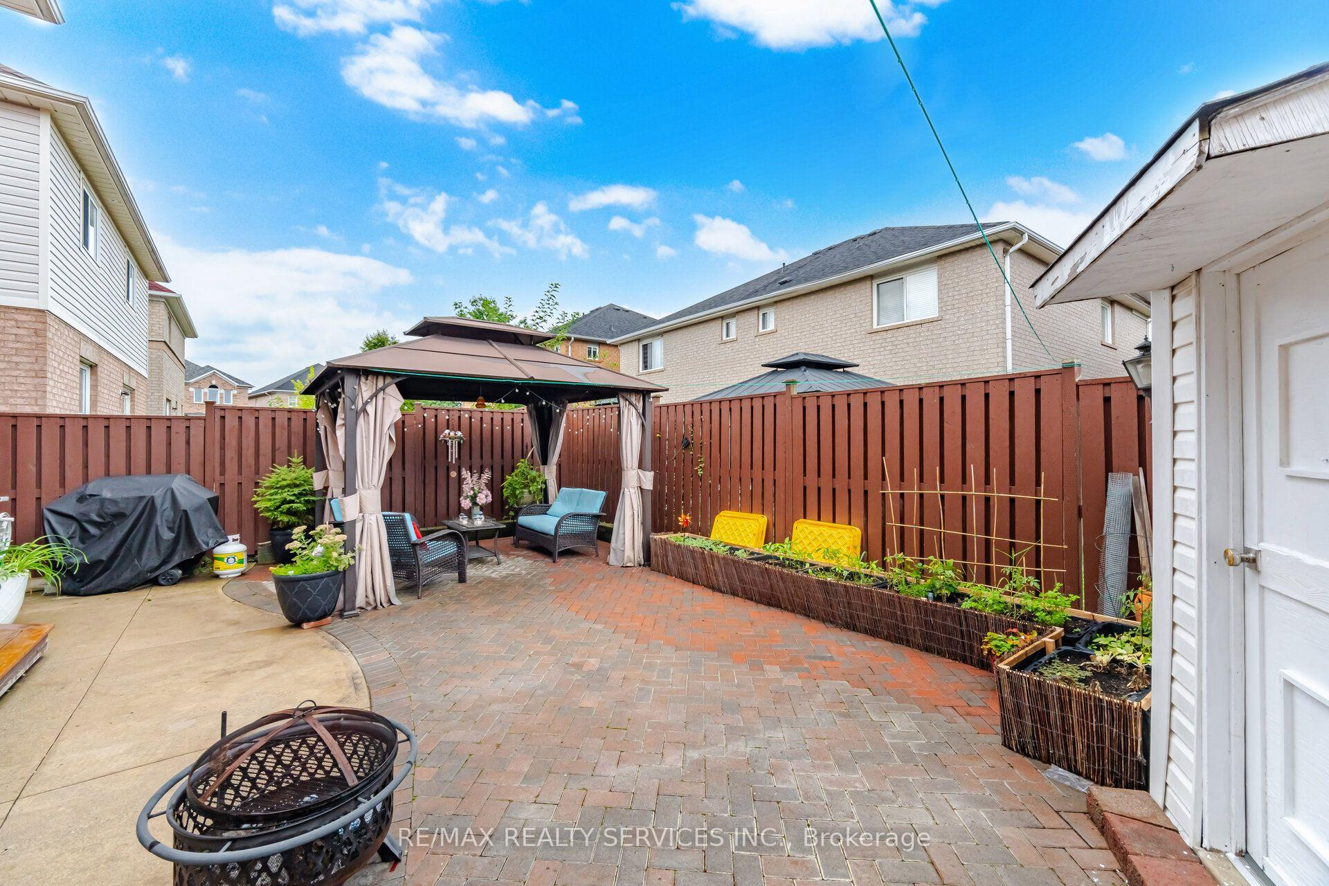 Photo 48 of 92 Farthingale Crescent, Brampton, Fletcher's Meadow — HOMEH