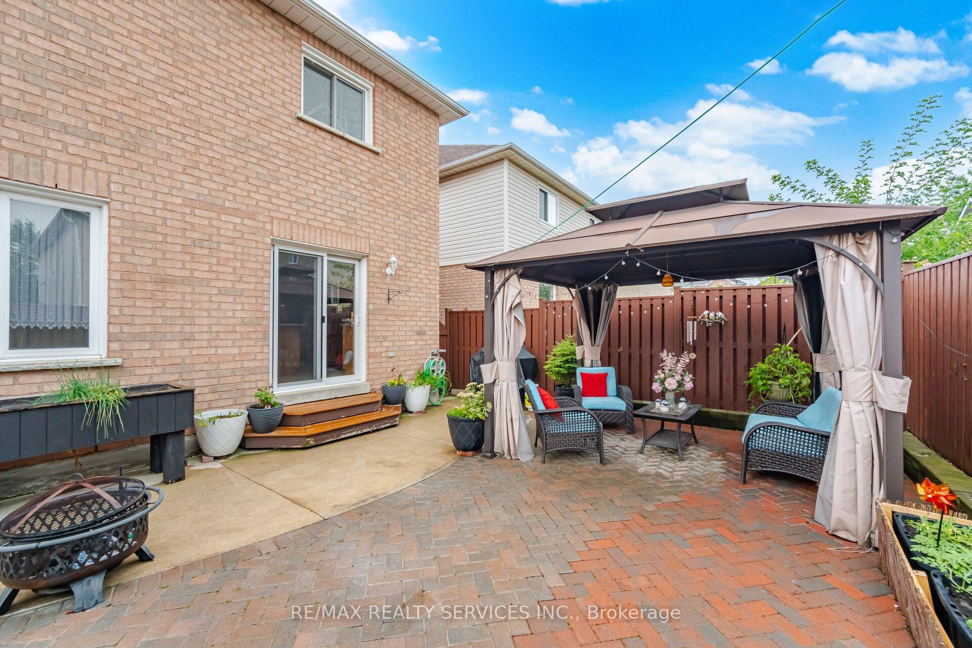 Photo 49 of 92 Farthingale Crescent, Brampton, Fletcher's Meadow — HOMEH