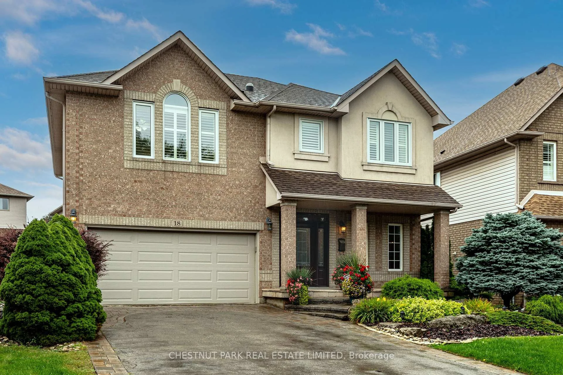 Photo 2 of 18 Pelham Drive, Hamilton, Meadowlands — HOMEH