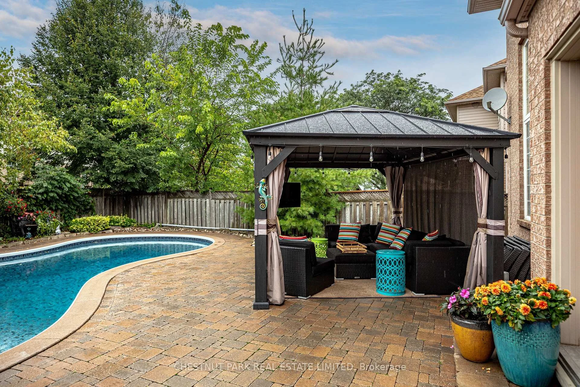 Photo 52 of 18 Pelham Drive, Hamilton, Meadowlands — HOMEH