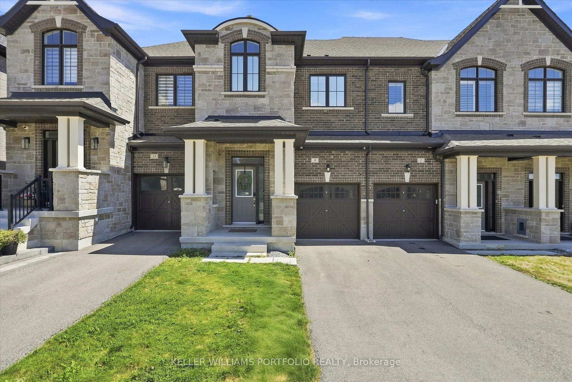 Photo 1 of 9 Viola Street, East Gwillimbury, Sharon — HOMEH