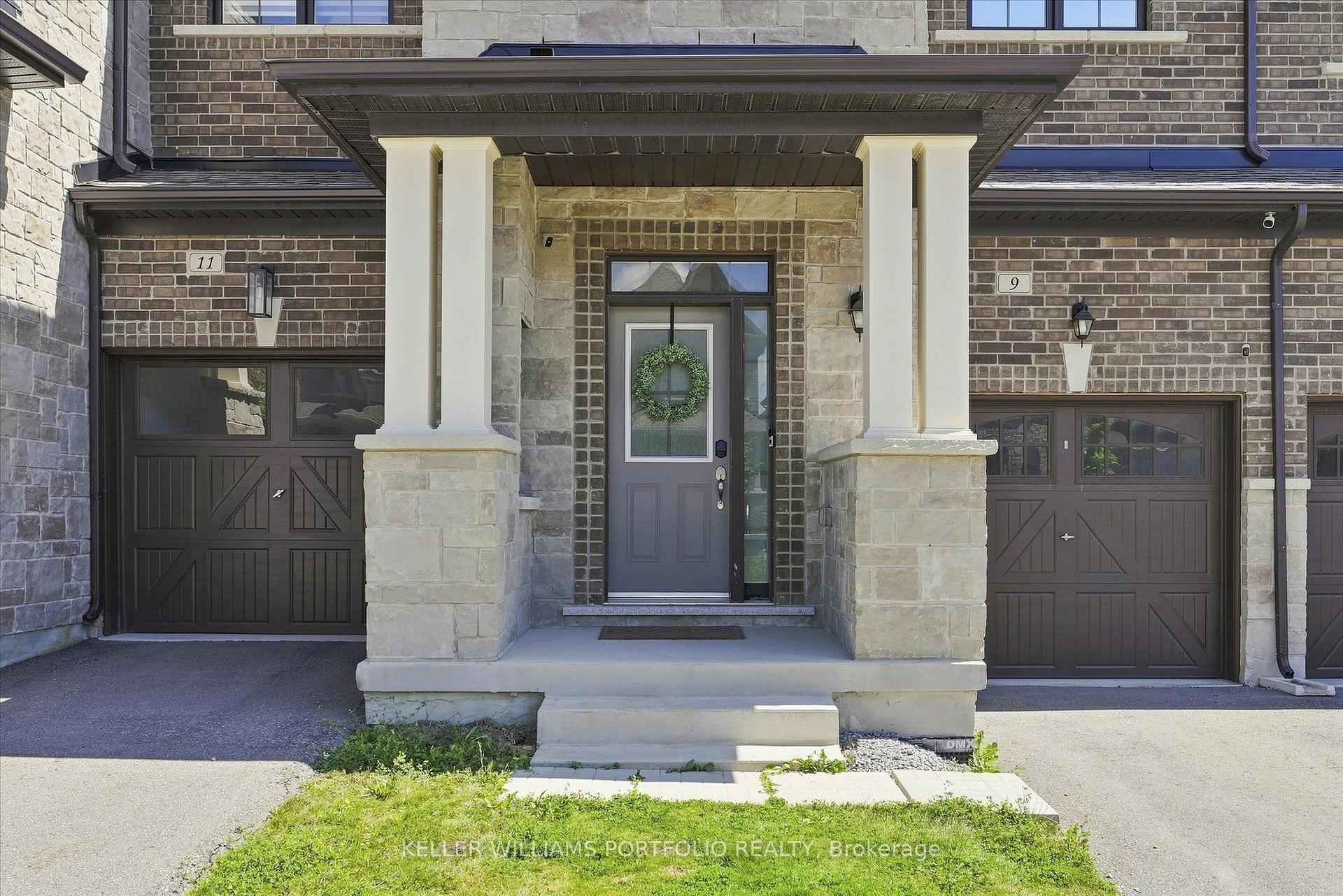 Photo 4 of 9 Viola Street, East Gwillimbury, Sharon — HOMEH