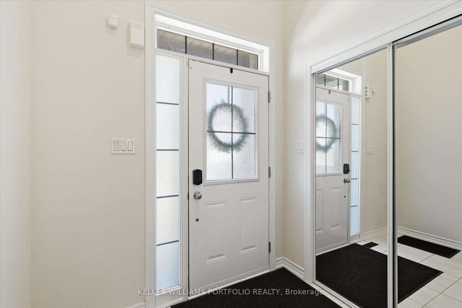 Photo 5 of 9 Viola Street, East Gwillimbury, Sharon — HOMEH