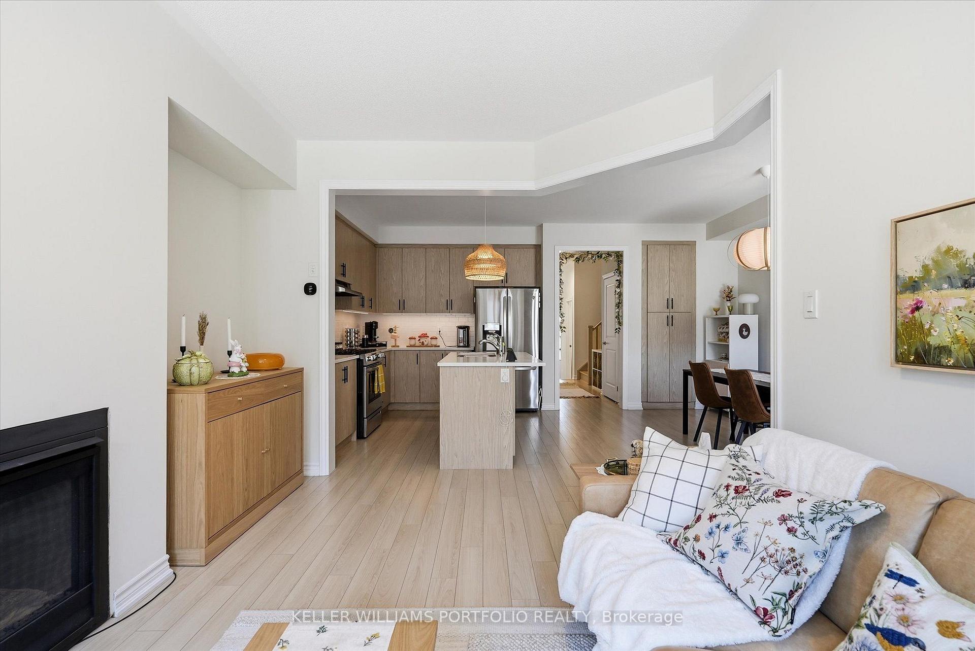 Photo 11 of 9 Viola Street, East Gwillimbury, Sharon — HOMEH