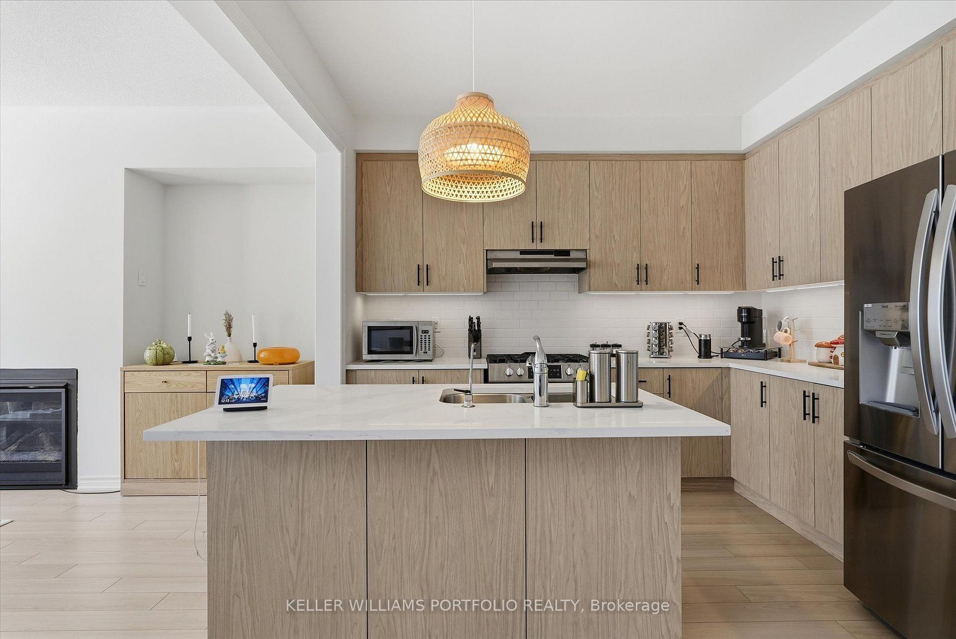 Photo 14 of 9 Viola Street, East Gwillimbury, Sharon — HOMEH