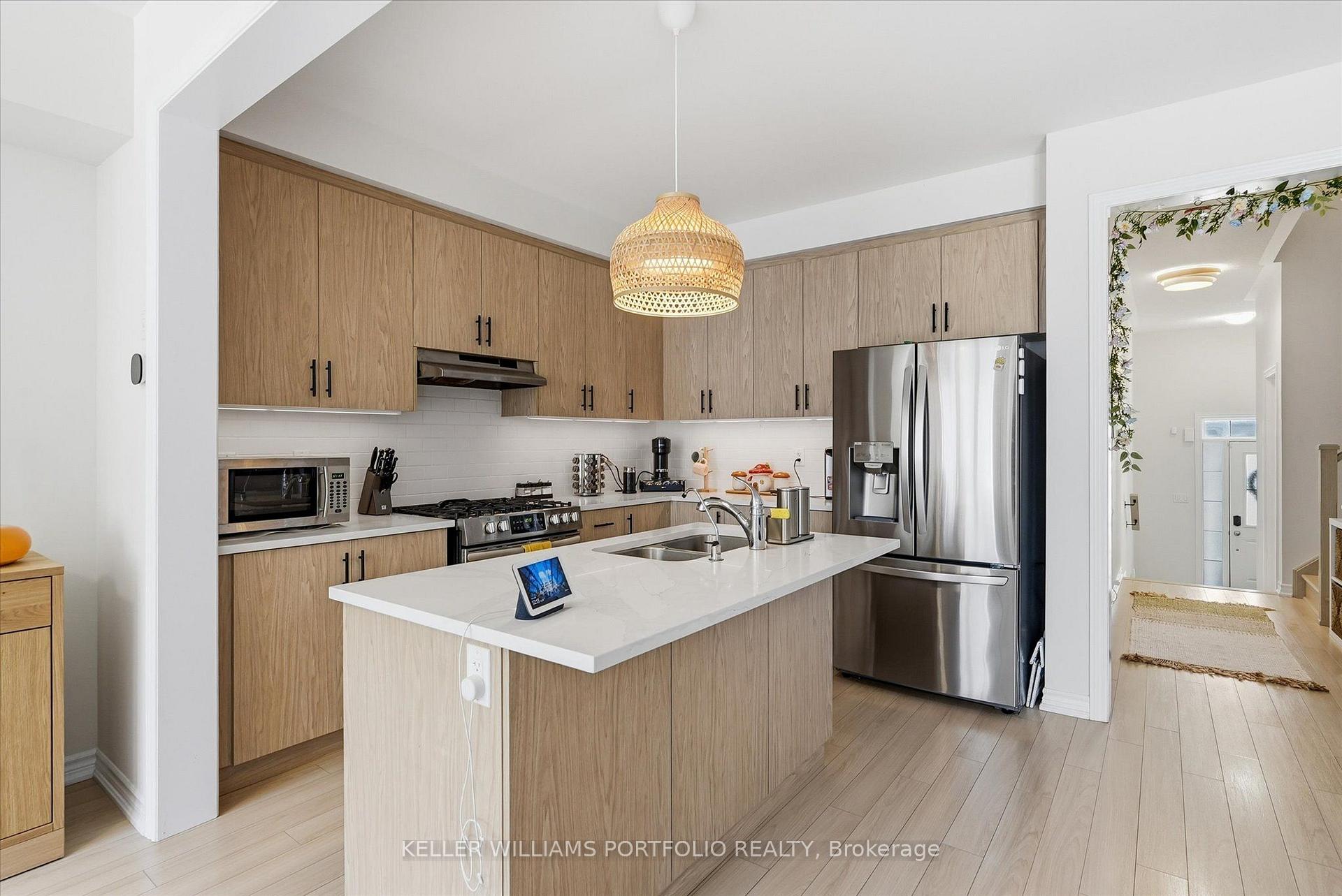 Photo 15 of 9 Viola Street, East Gwillimbury, Sharon — HOMEH