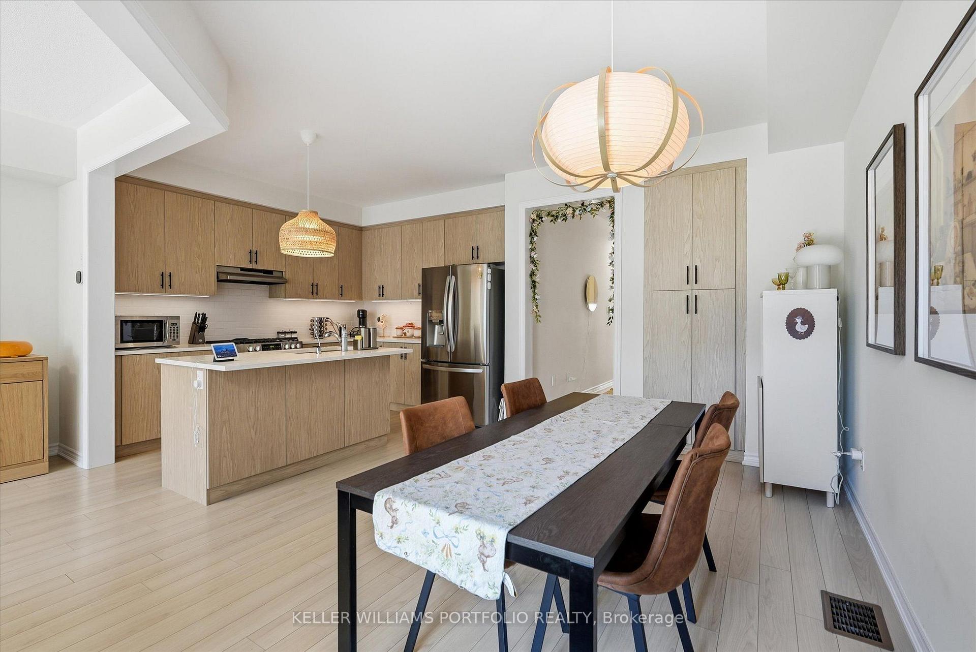 Photo 19 of 9 Viola Street, East Gwillimbury, Sharon — HOMEH