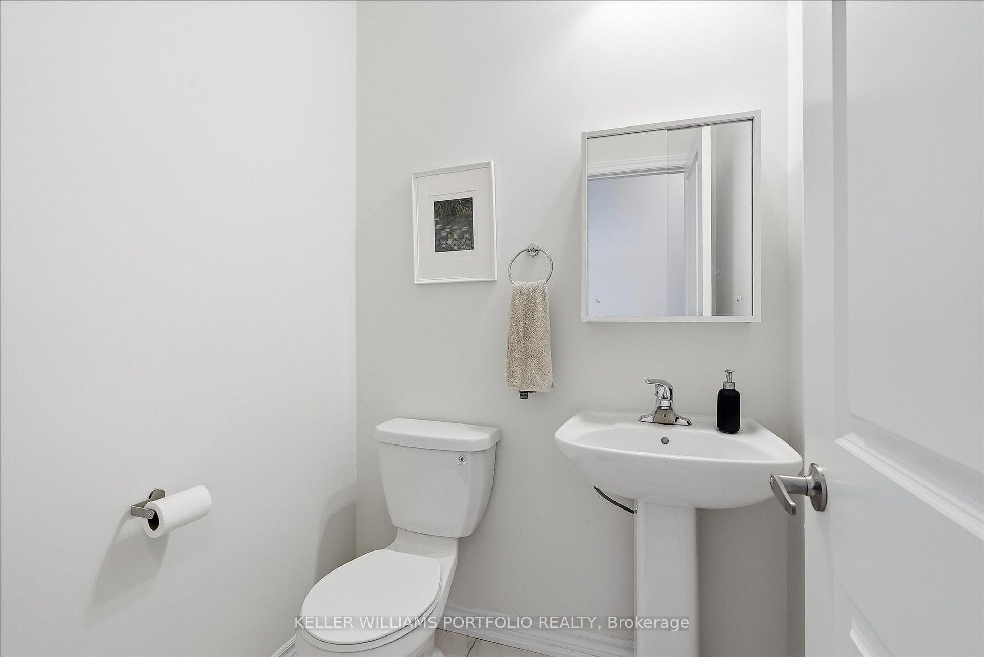 Photo 20 of 9 Viola Street, East Gwillimbury, Sharon — HOMEH