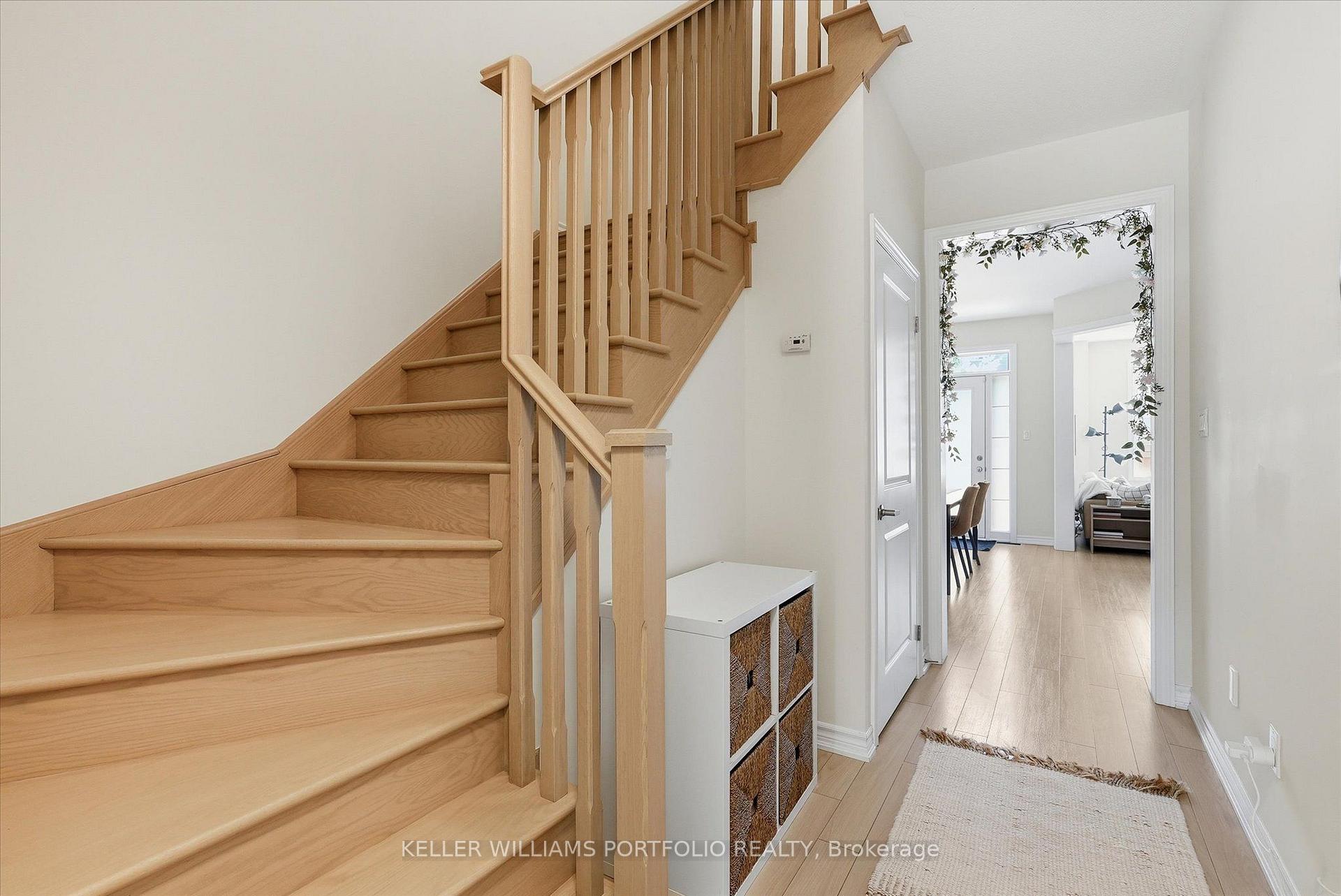 Photo 21 of 9 Viola Street, East Gwillimbury, Sharon — HOMEH