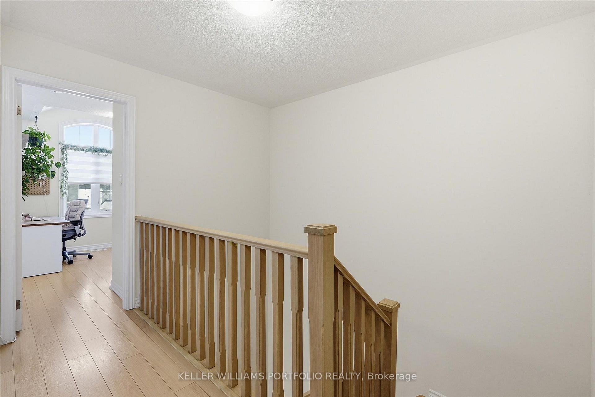Photo 22 of 9 Viola Street, East Gwillimbury, Sharon — HOMEH