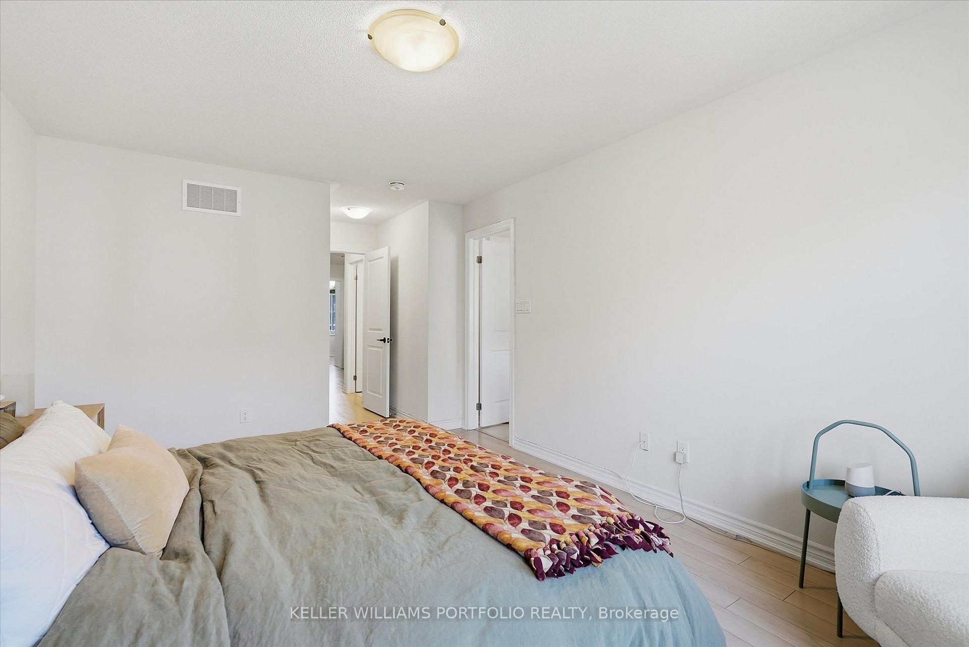 Photo 26 of 9 Viola Street, East Gwillimbury, Sharon — HOMEH