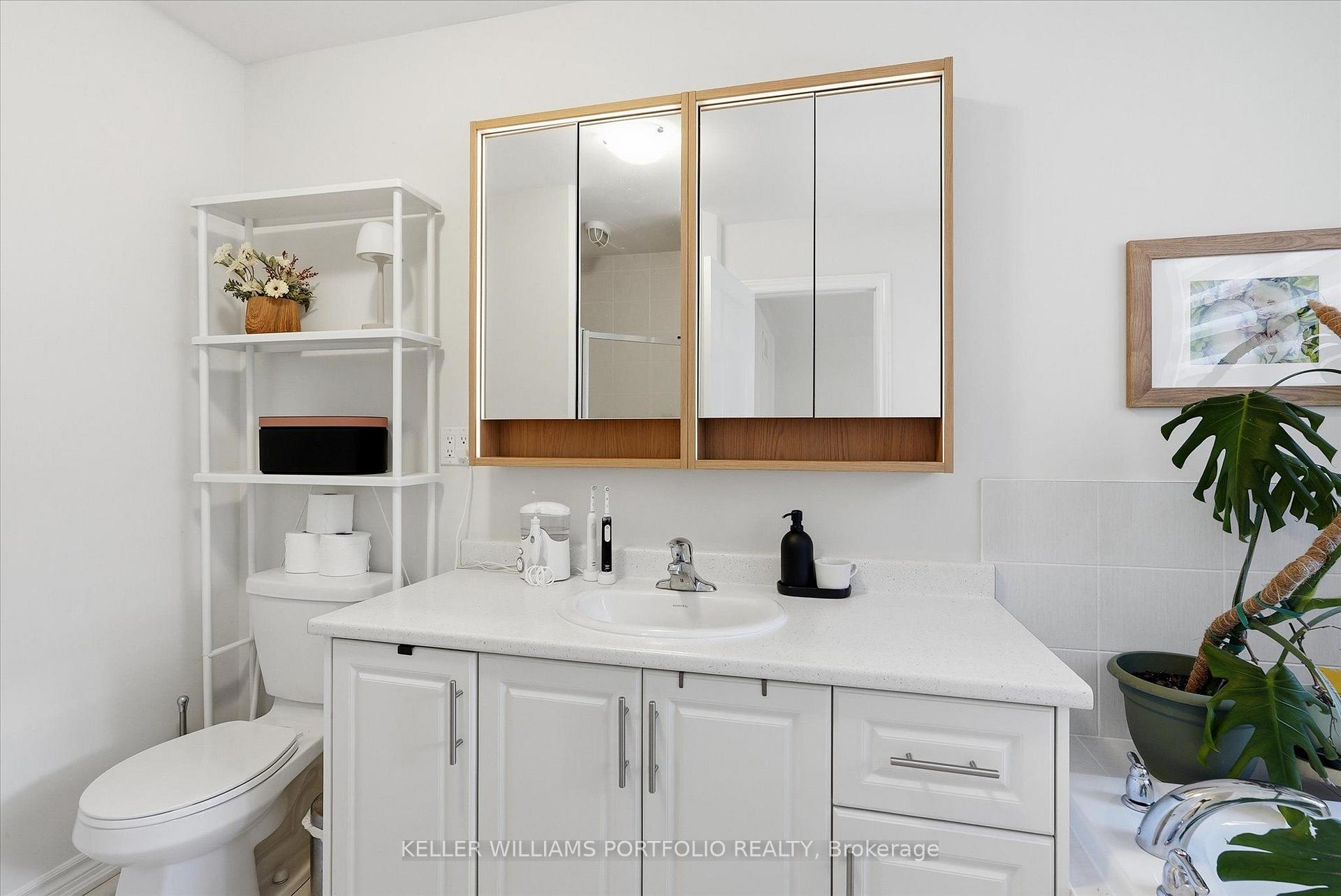 Photo 28 of 9 Viola Street, East Gwillimbury, Sharon — HOMEH