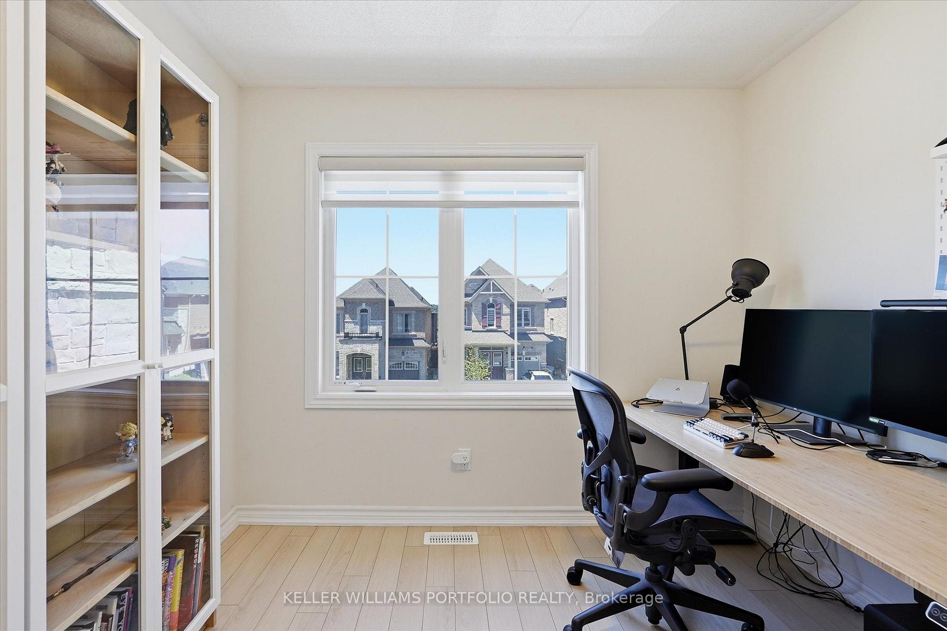 Photo 34 of 9 Viola Street, East Gwillimbury, Sharon — HOMEH